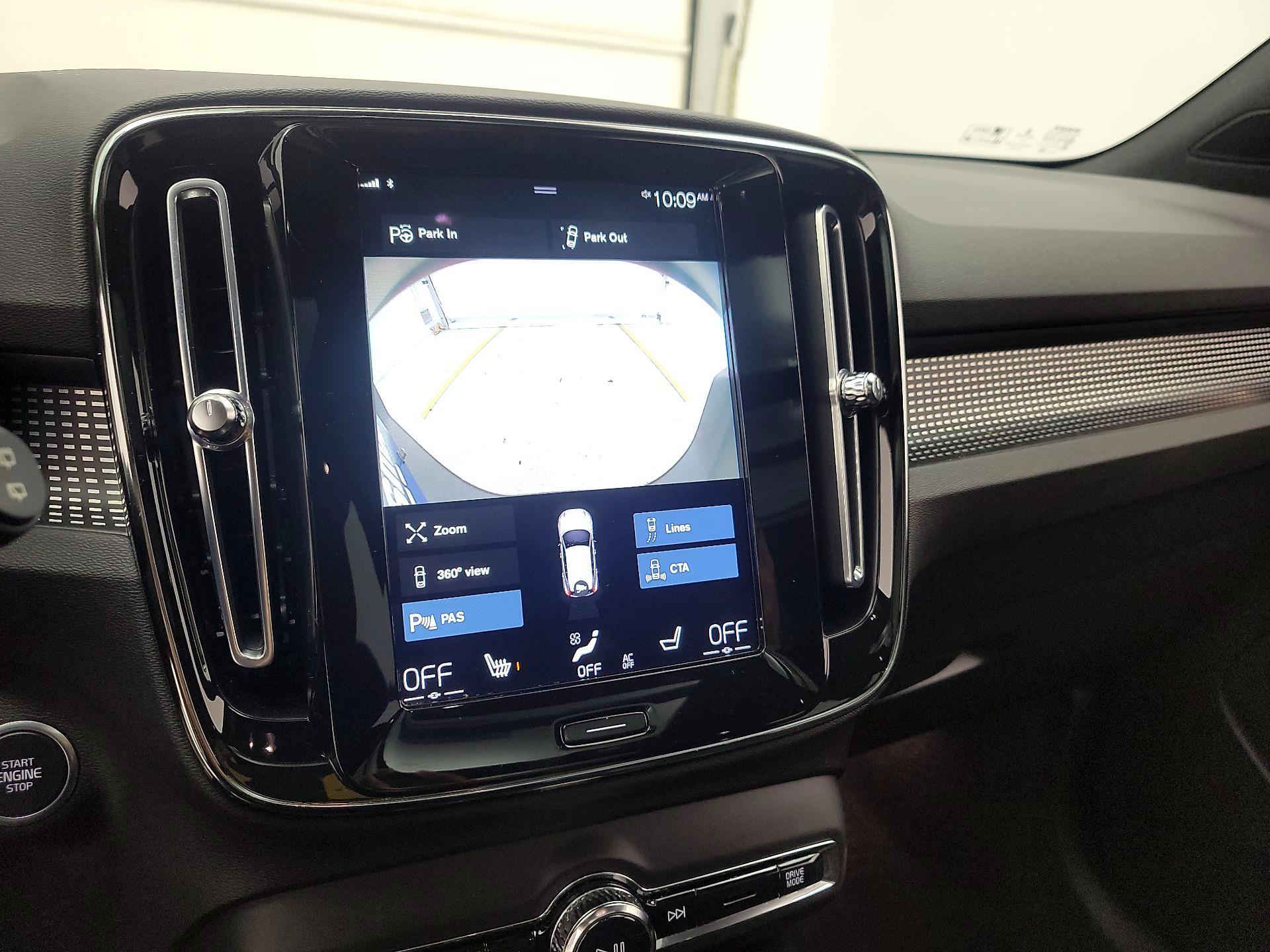 Thumbnail: 2021 Volvo XC40 - 14