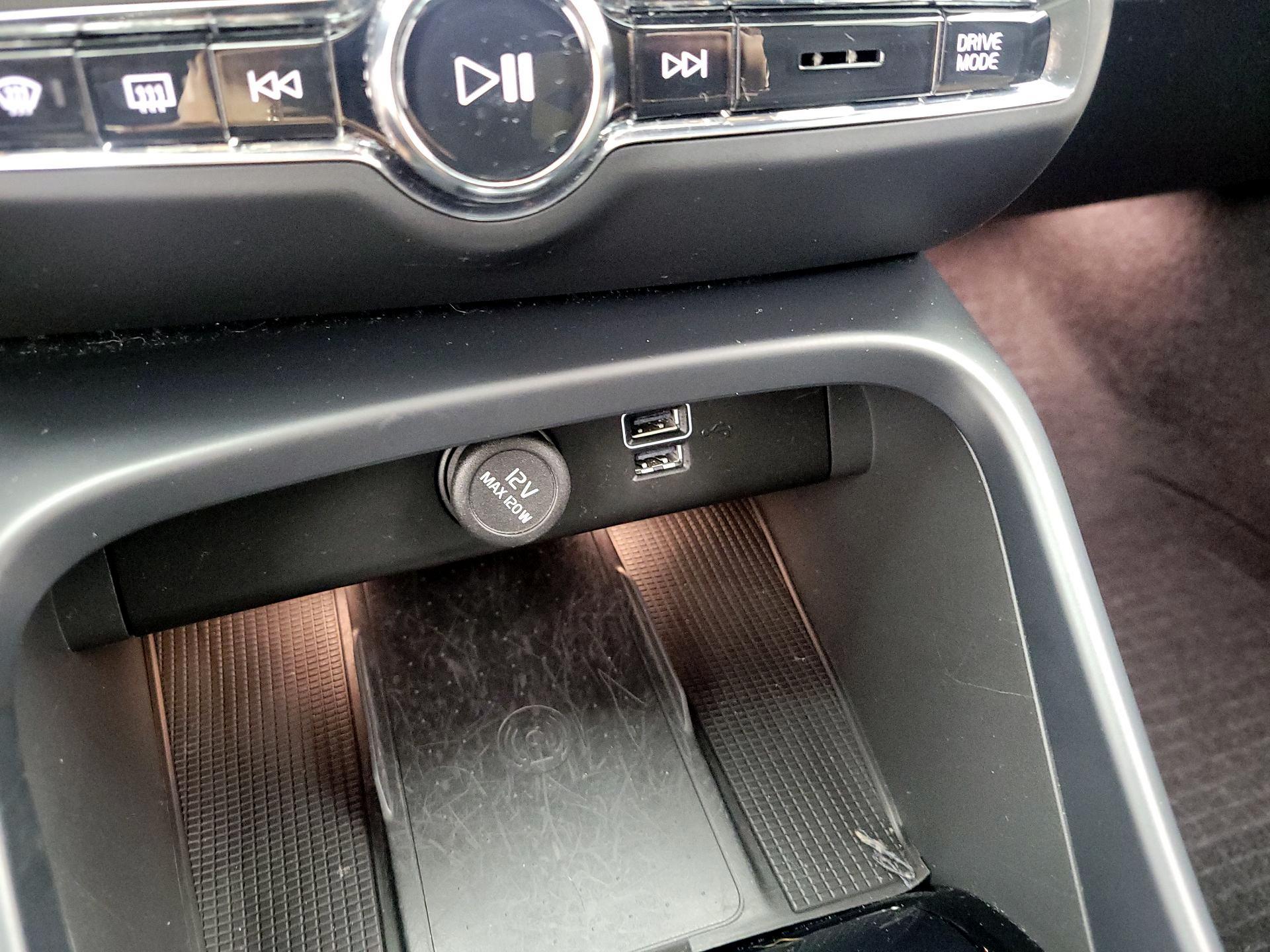 Thumbnail: 2021 Volvo XC40 - 18