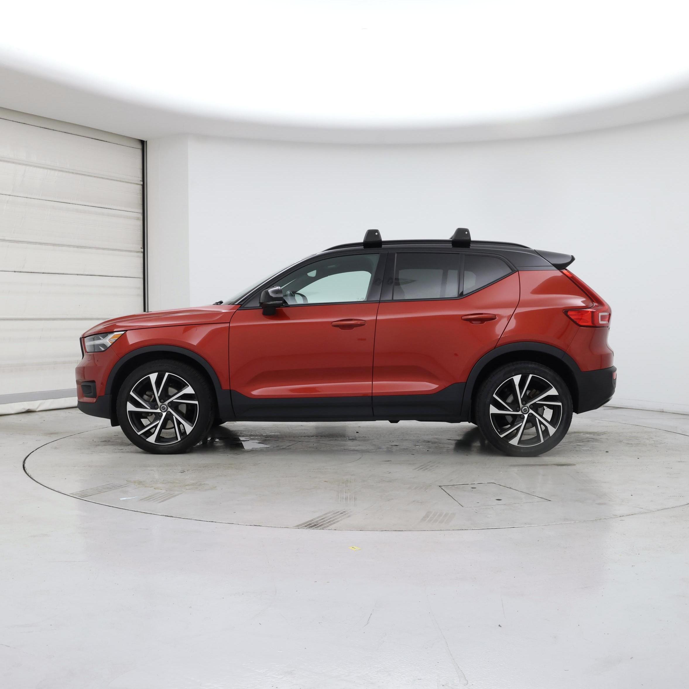 Thumbnail: 2021 Volvo XC40 - 3