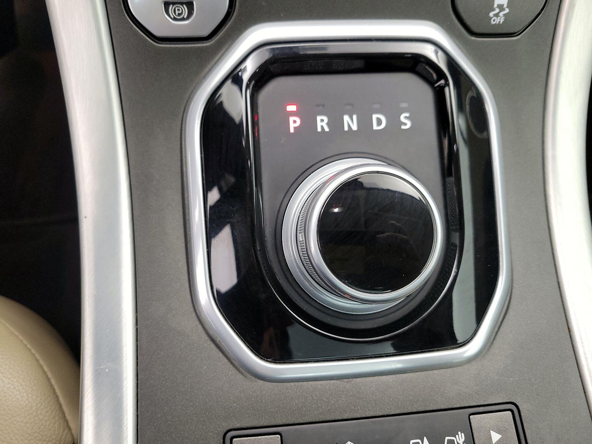 Thumbnail: 2015 Land Rover Range Rover Evoque - 18