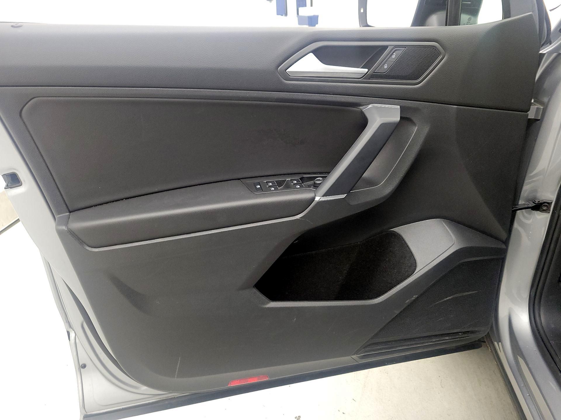 Thumbnail: 2020 Volkswagen Tiguan - 12