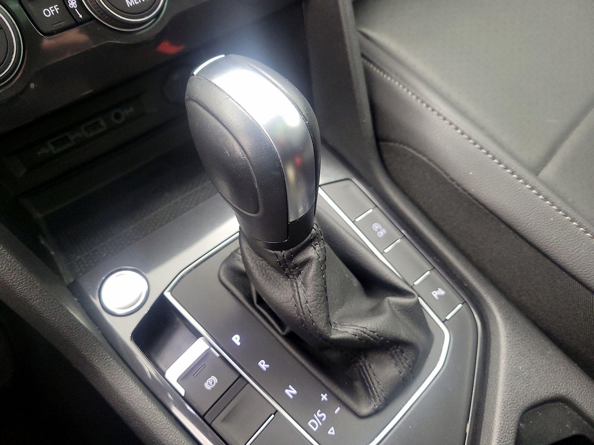 Thumbnail: 2020 Volkswagen Tiguan - 16