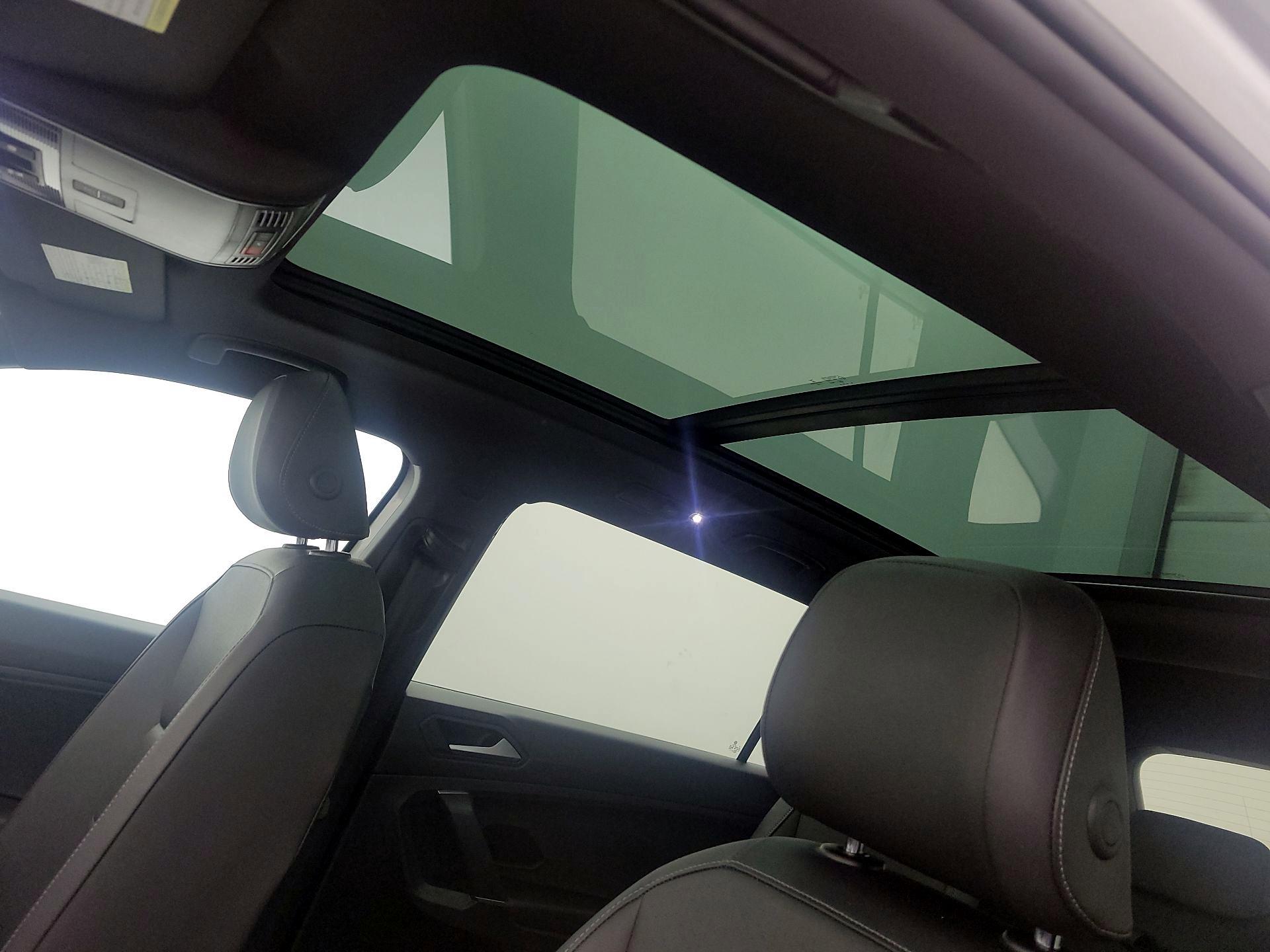 Thumbnail: 2020 Volkswagen Tiguan - 17