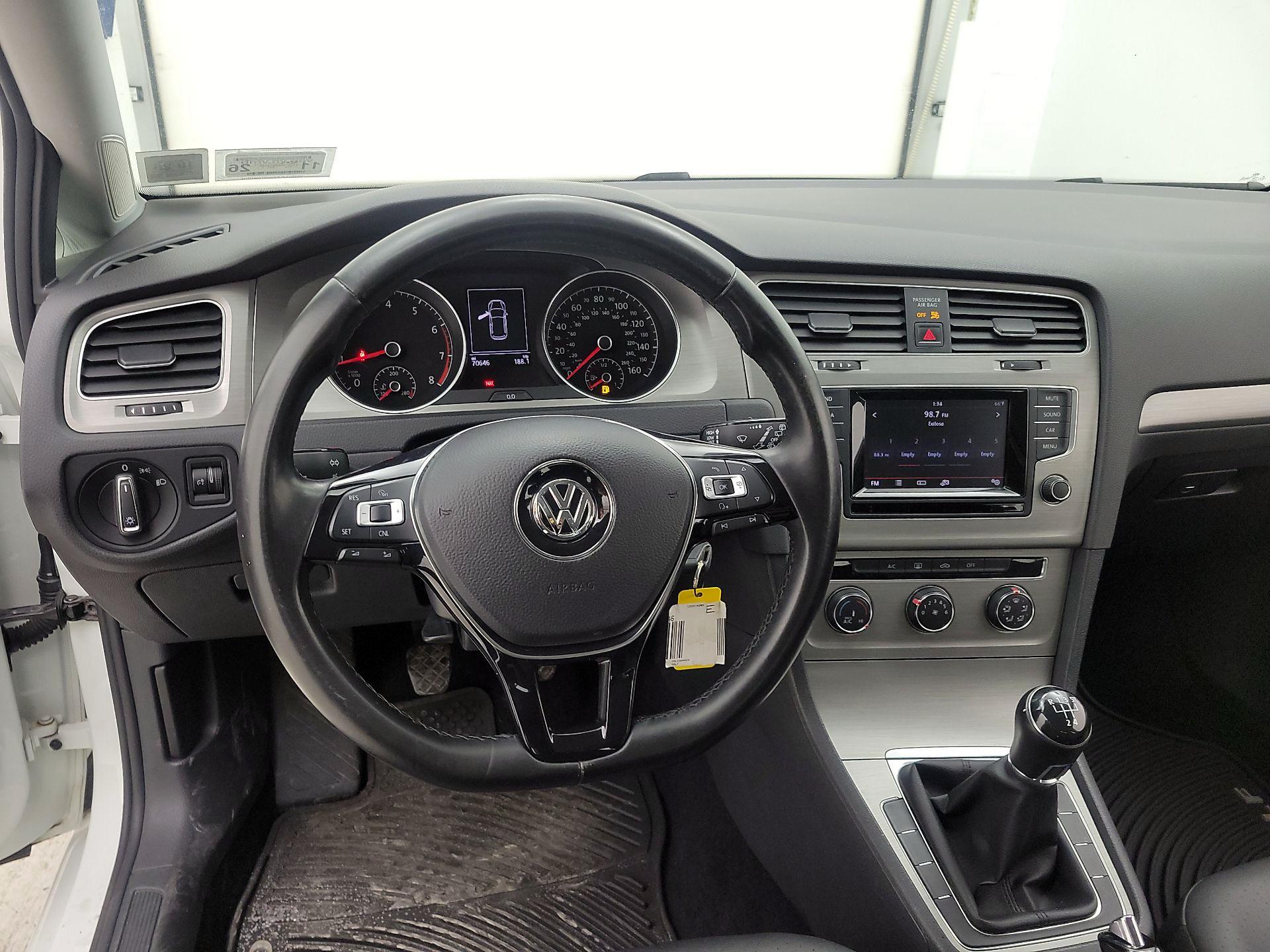 Thumbnail: 2015 Volkswagen Golf - 10