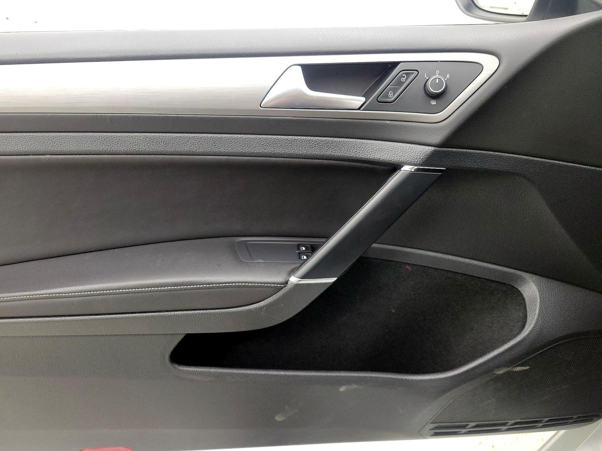 Thumbnail: 2015 Volkswagen Golf - 12