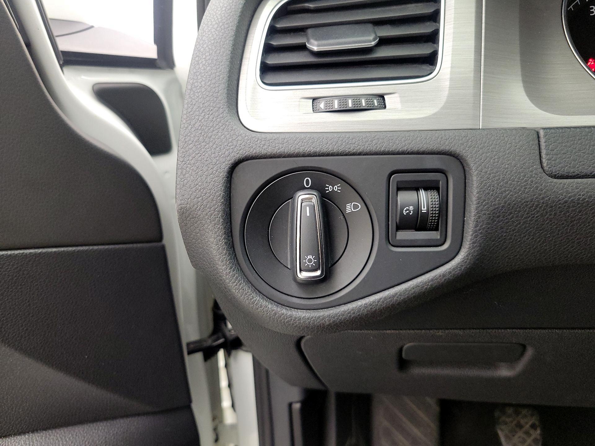 Thumbnail: 2015 Volkswagen Golf - 13