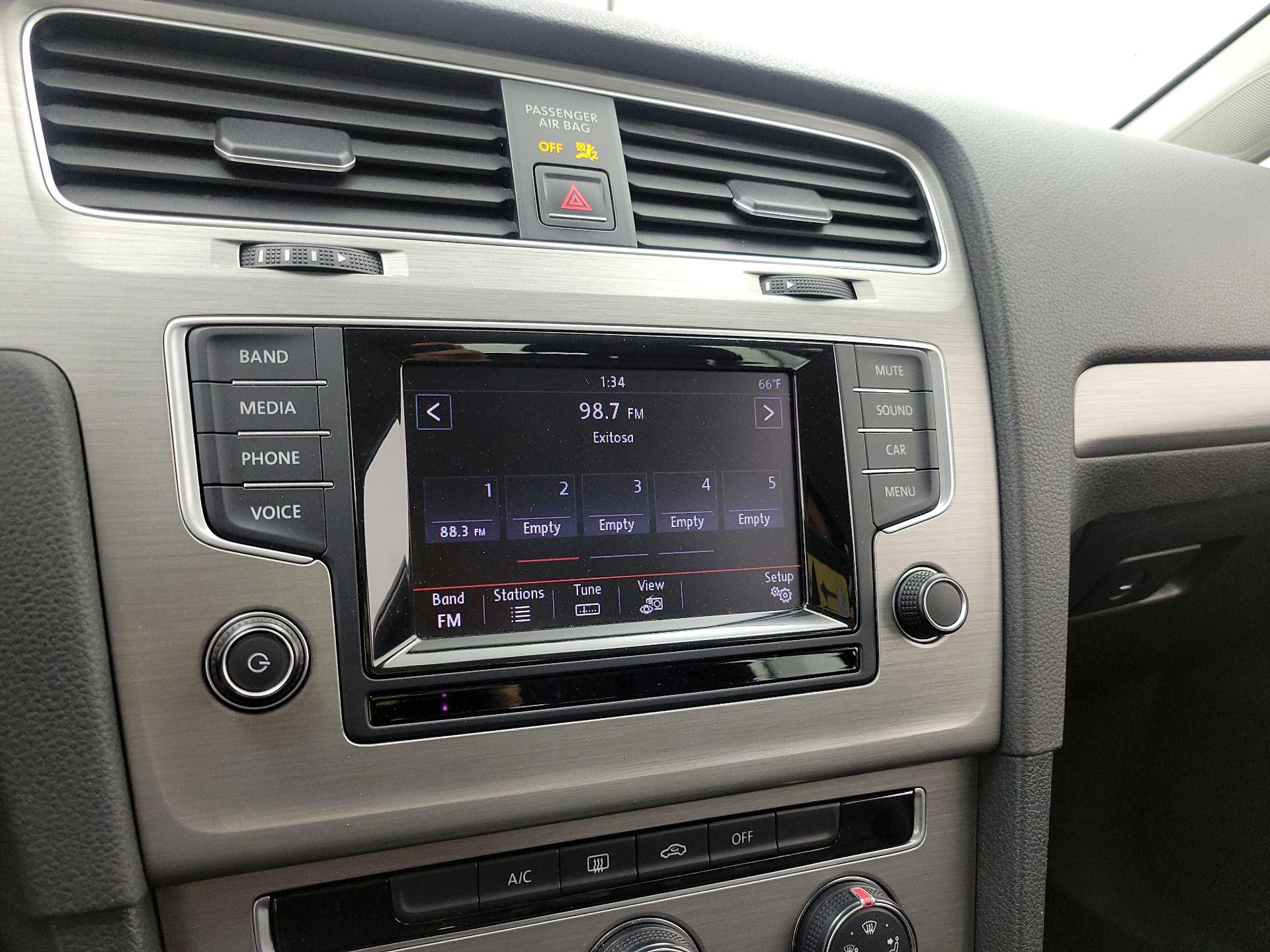 Thumbnail: 2015 Volkswagen Golf - 14