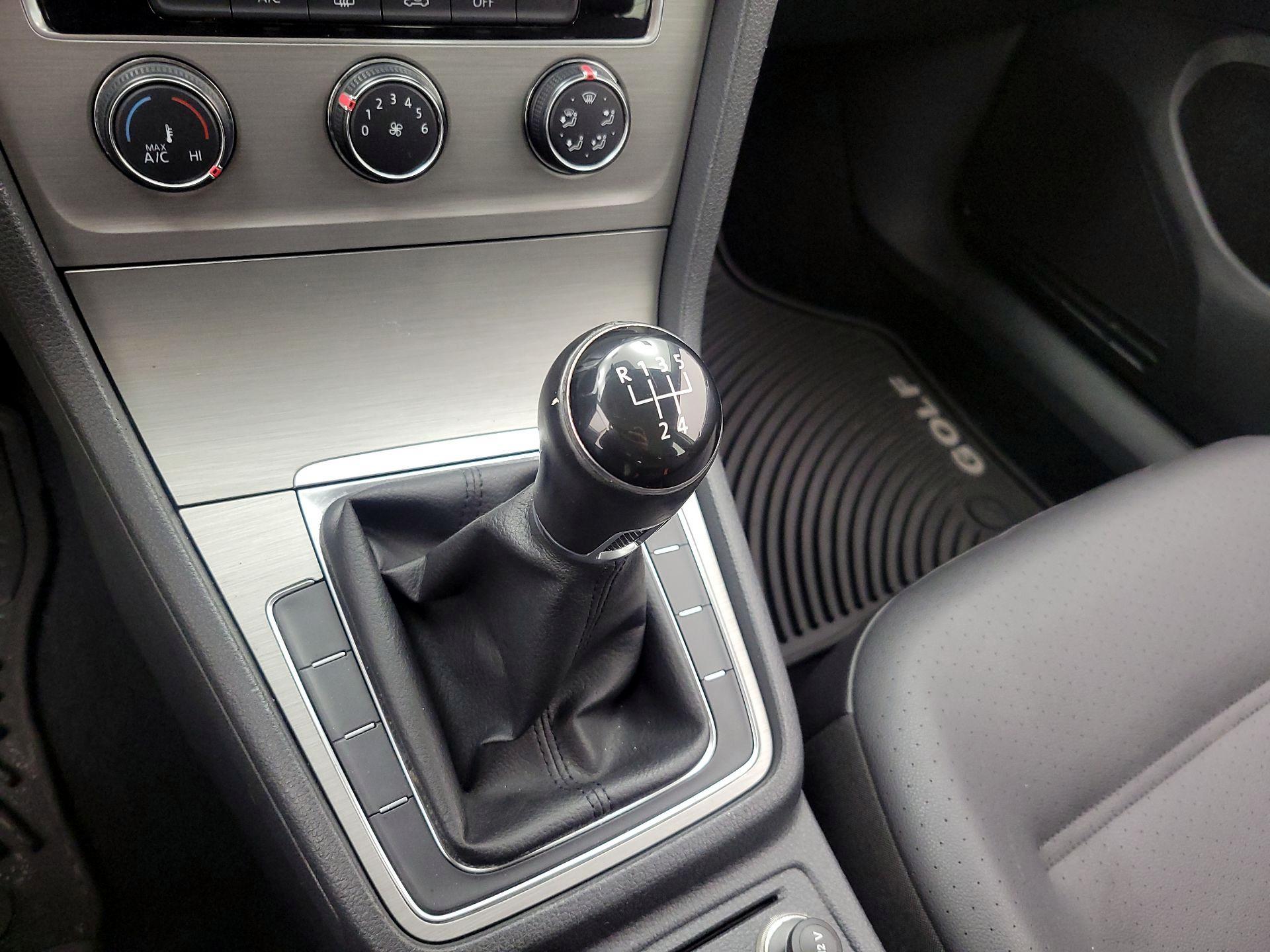 Thumbnail: 2015 Volkswagen Golf - 16