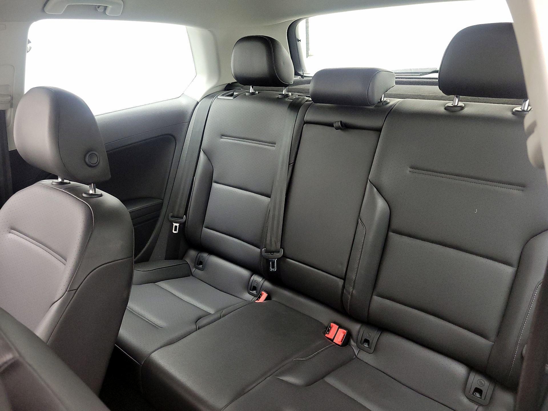 Thumbnail: 2015 Volkswagen Golf - 17