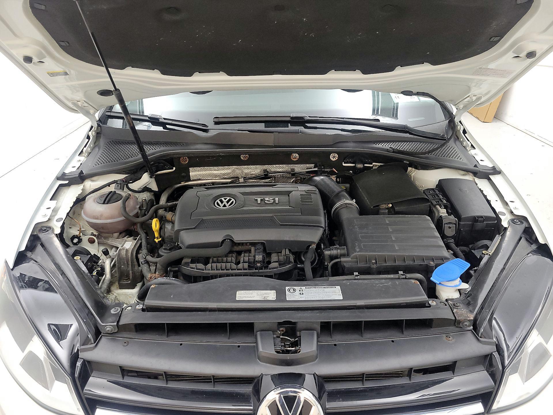 Thumbnail: 2015 Volkswagen Golf - 19