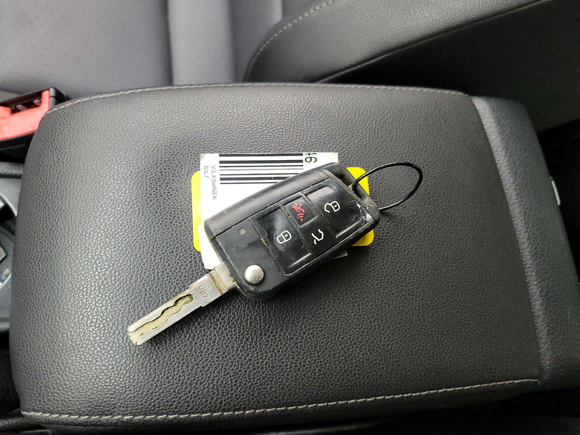 Thumbnail: 2015 Volkswagen Golf - 20