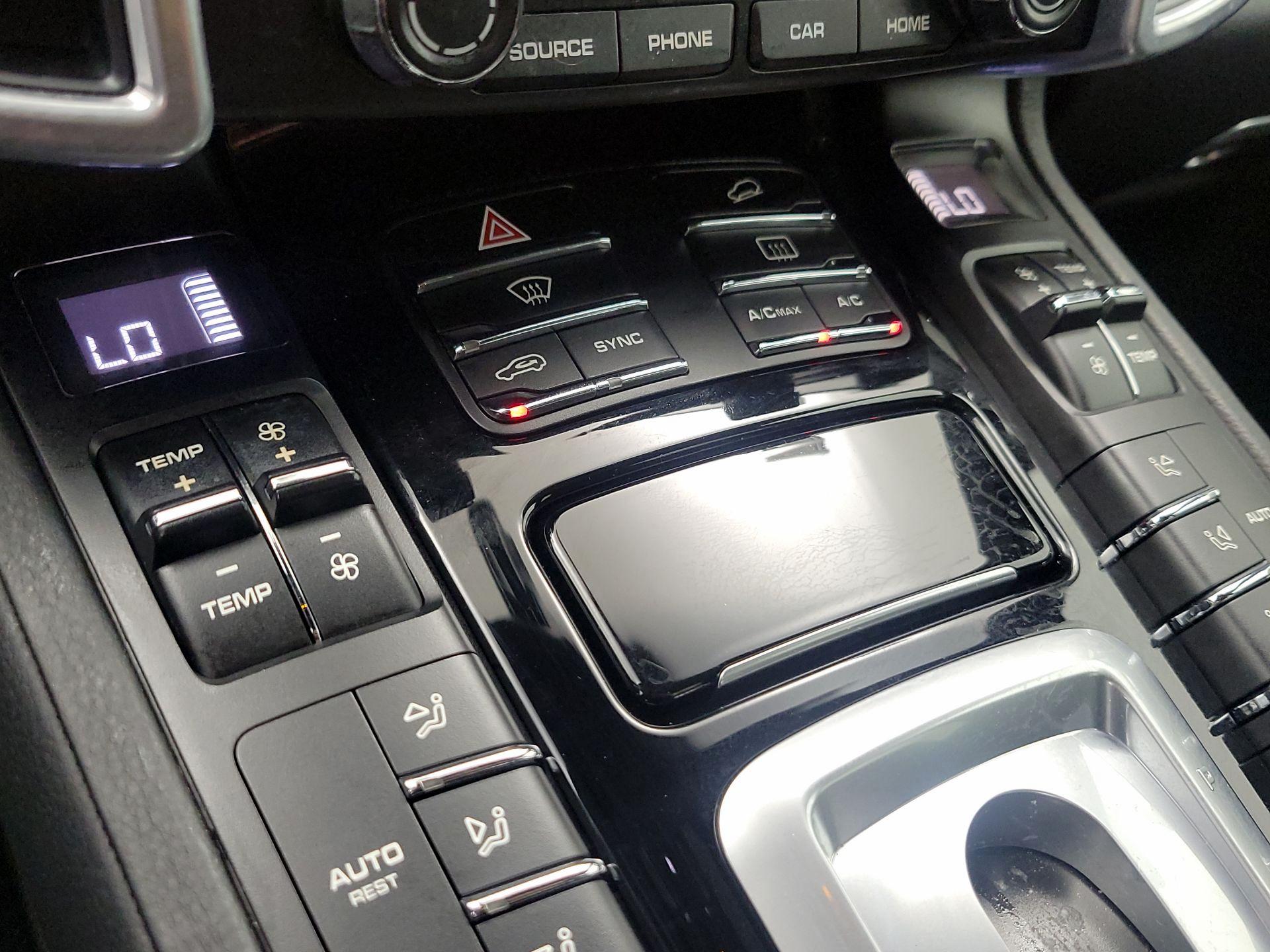 Thumbnail: 2017 Porsche Cayenne - 17