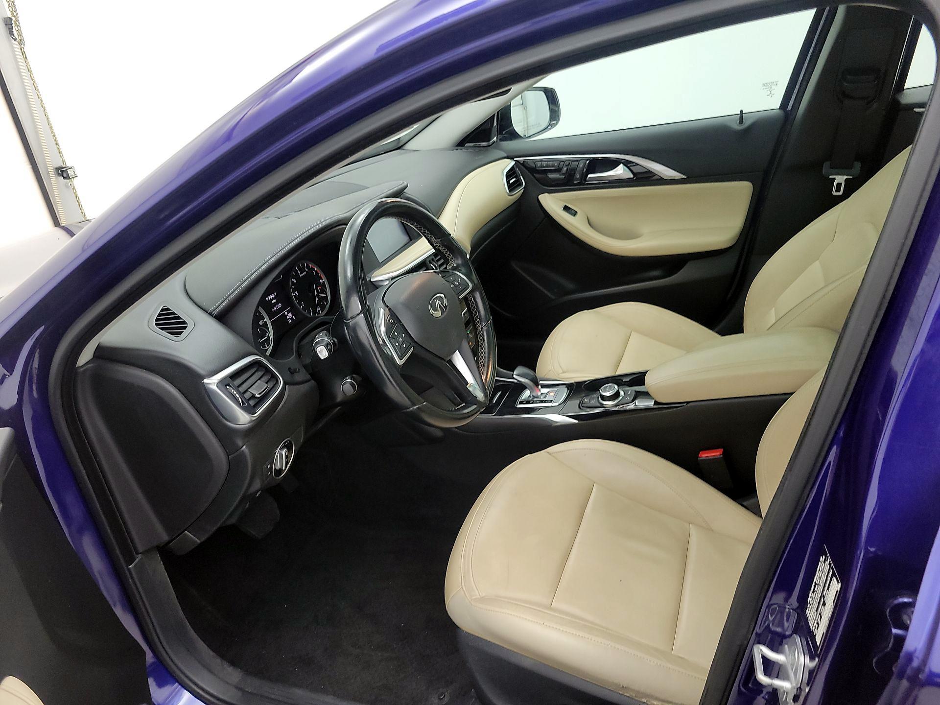 Thumbnail: 2017 INFINITI QX30 - 11