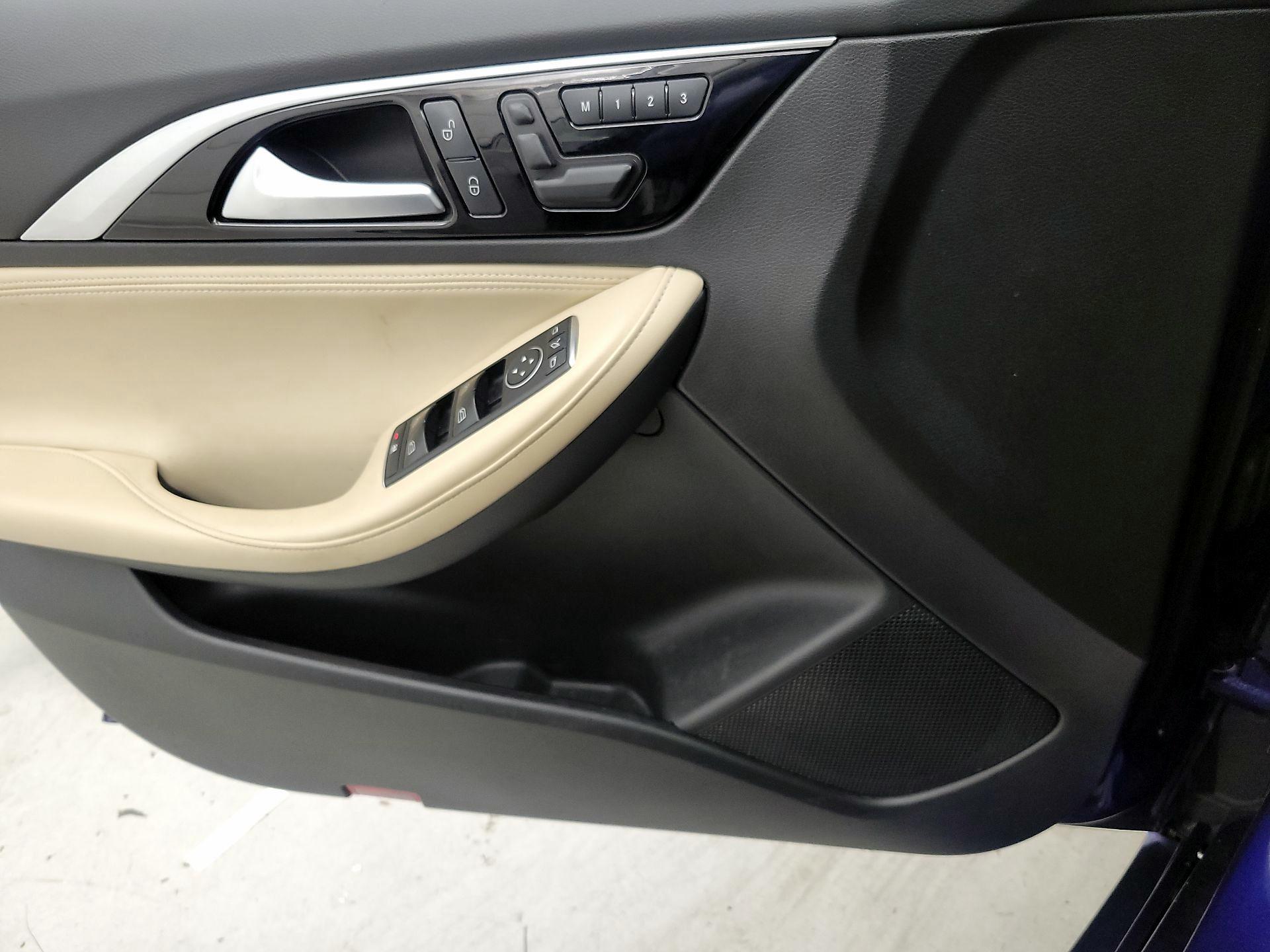 Thumbnail: 2017 INFINITI QX30 - 12