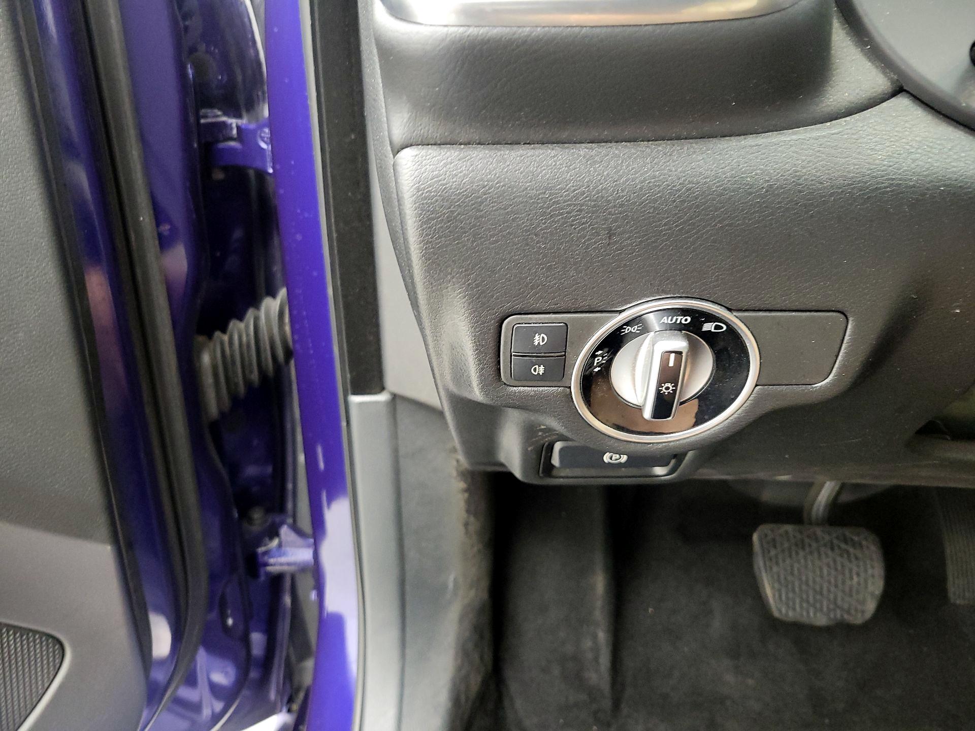 Thumbnail: 2017 INFINITI QX30 - 13