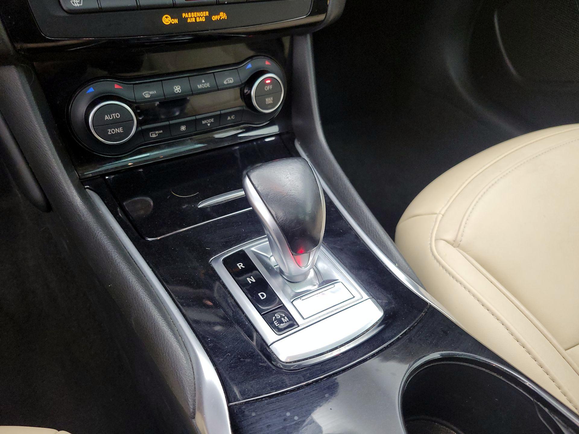 Thumbnail: 2017 INFINITI QX30 - 17