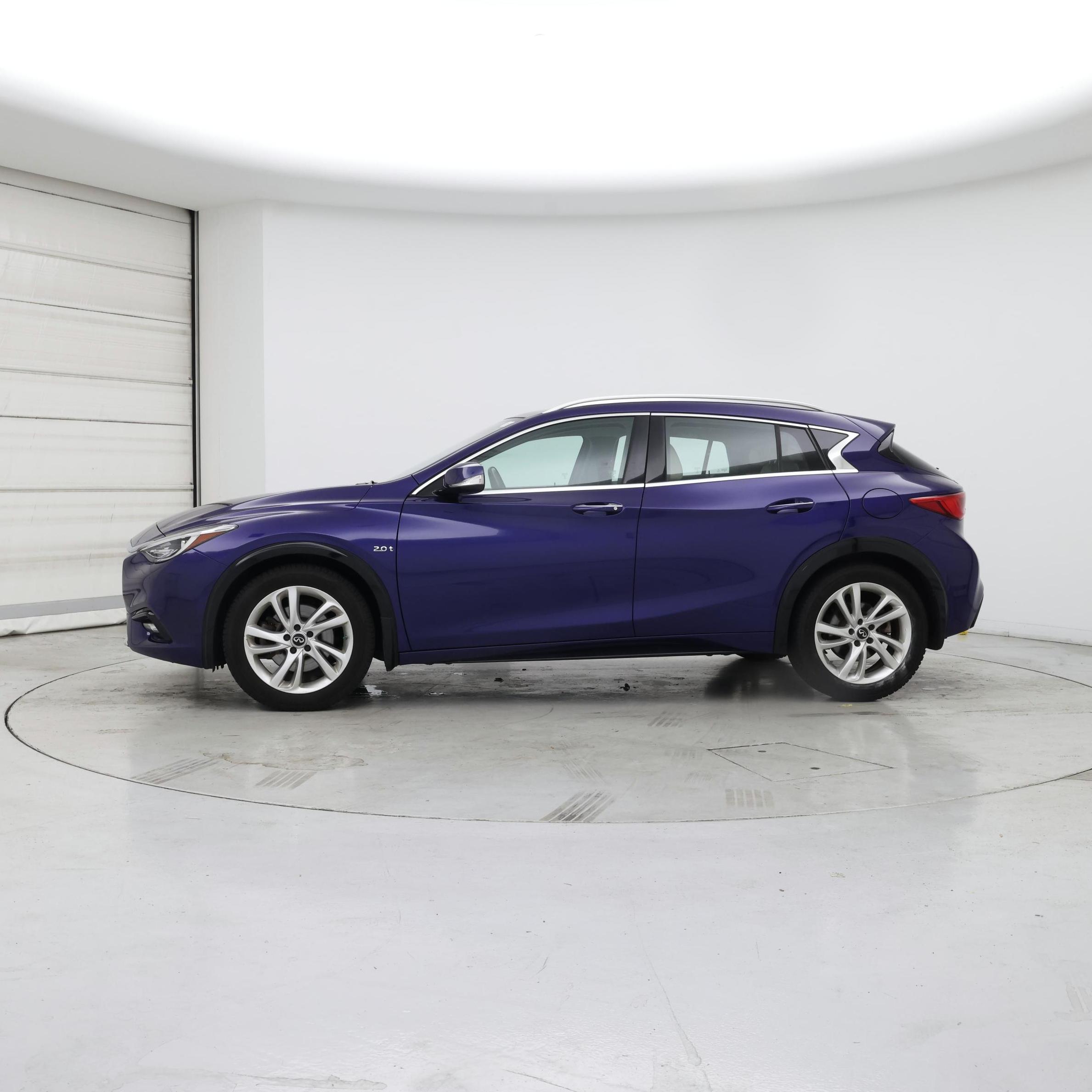 Thumbnail: 2017 INFINITI QX30 - 3