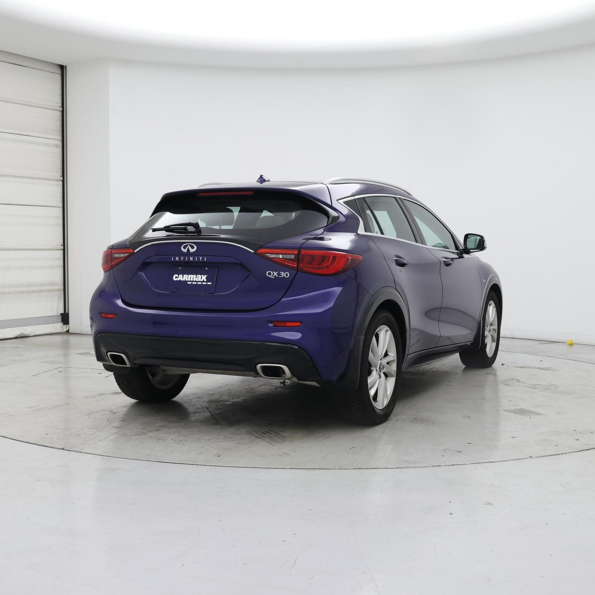 Thumbnail: 2017 INFINITI QX30 - 8