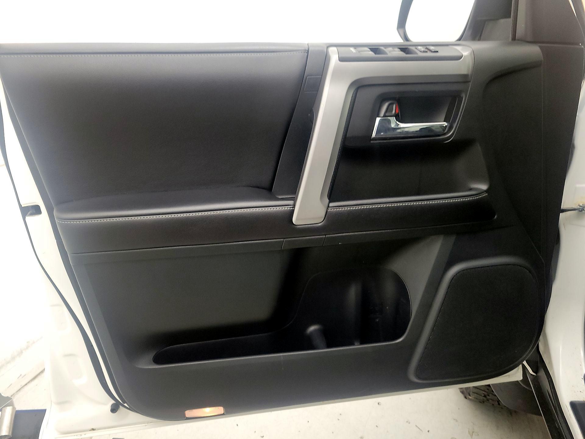 Thumbnail: 2016 Toyota 4Runner - 12