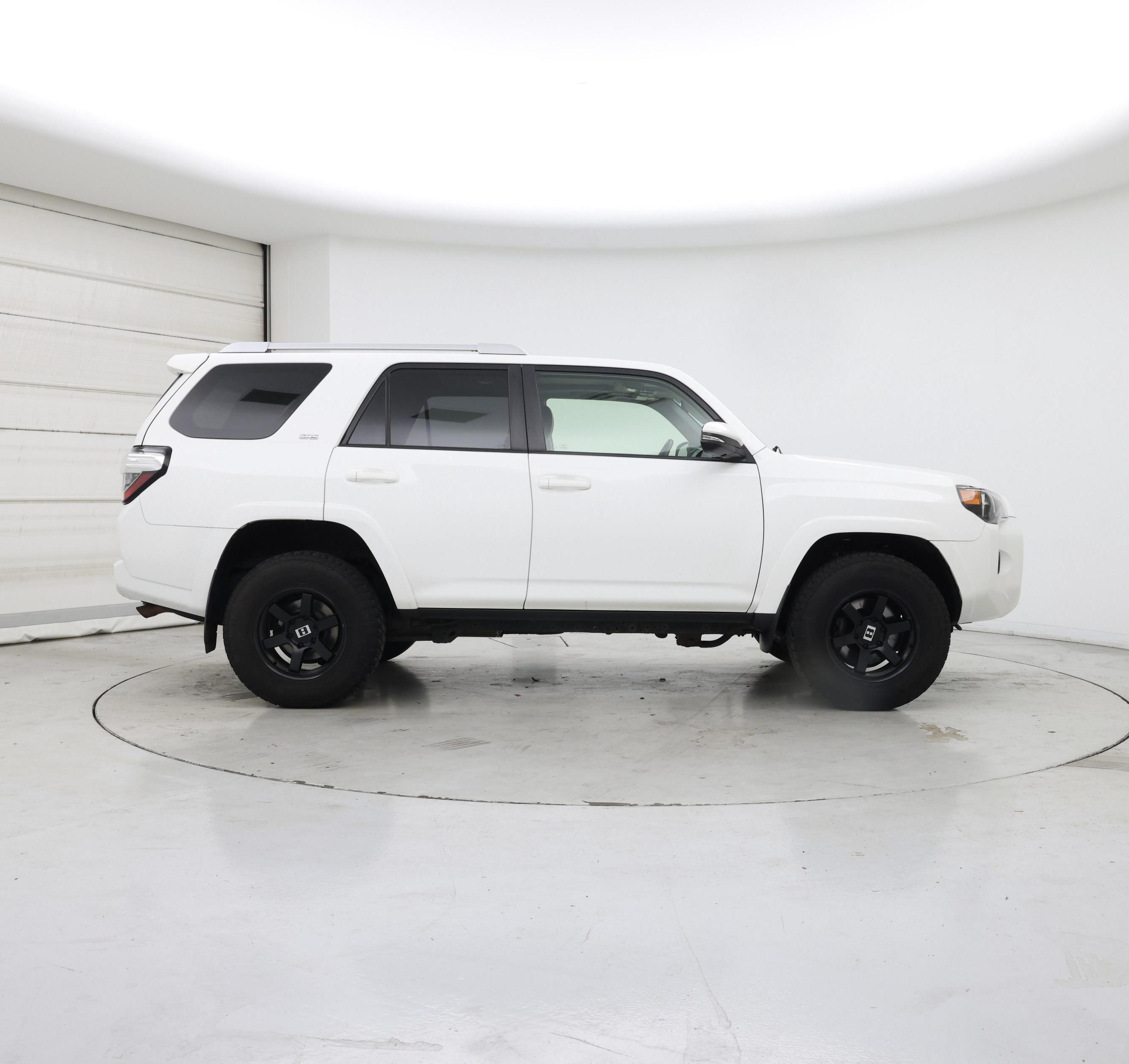 Thumbnail: 2016 Toyota 4Runner - 7