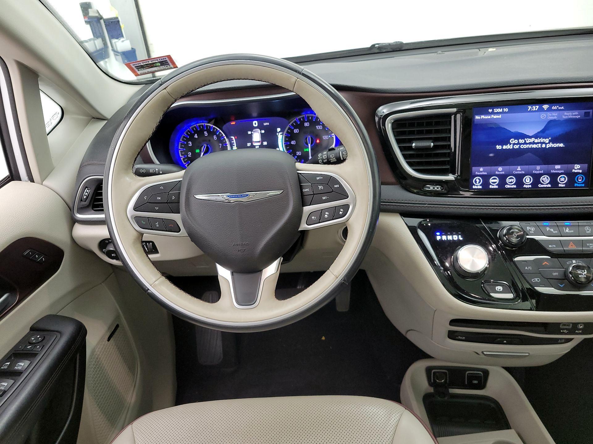 Thumbnail: 2018 Chrysler Pacifica - 10