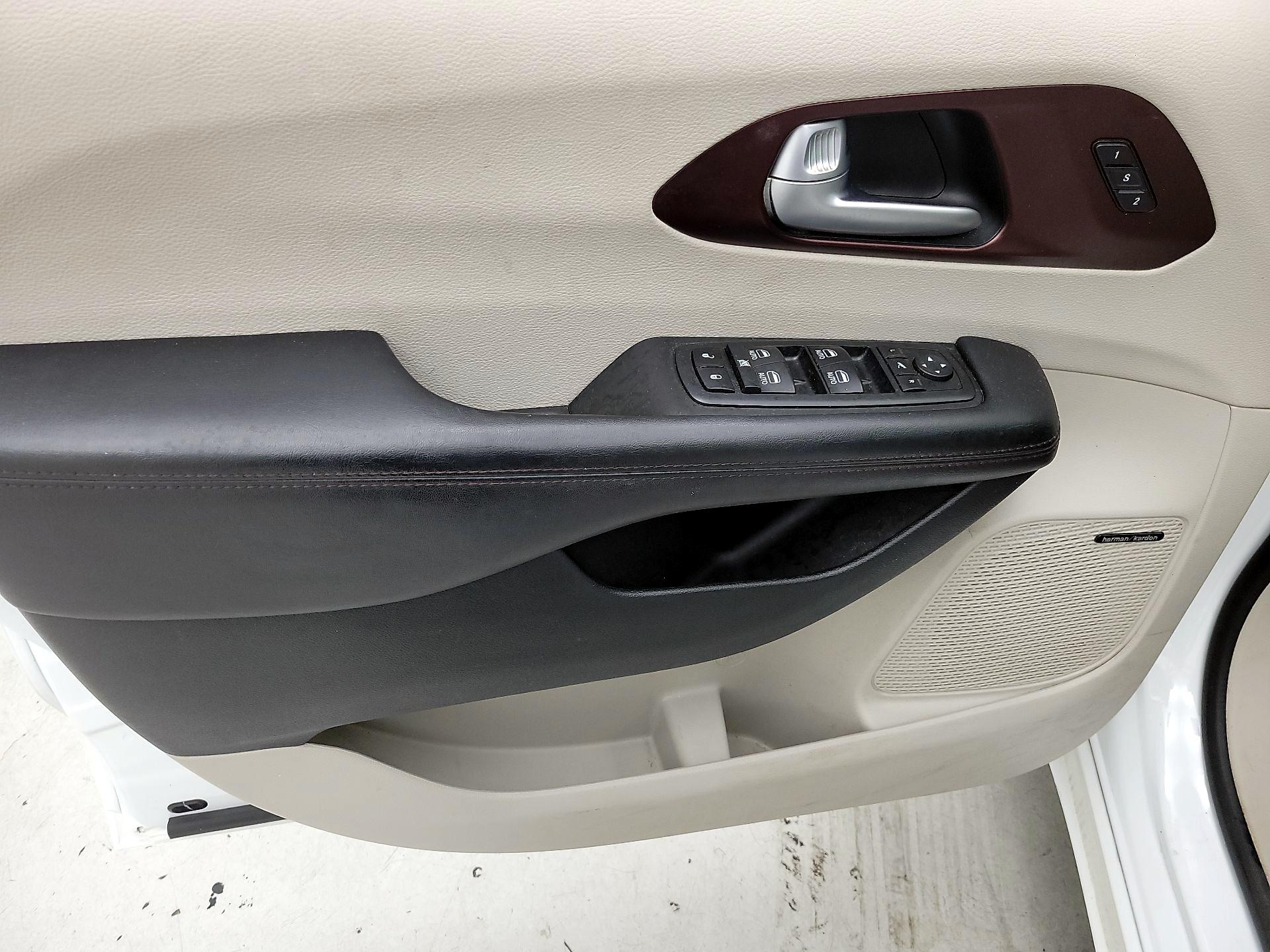 Thumbnail: 2018 Chrysler Pacifica - 12