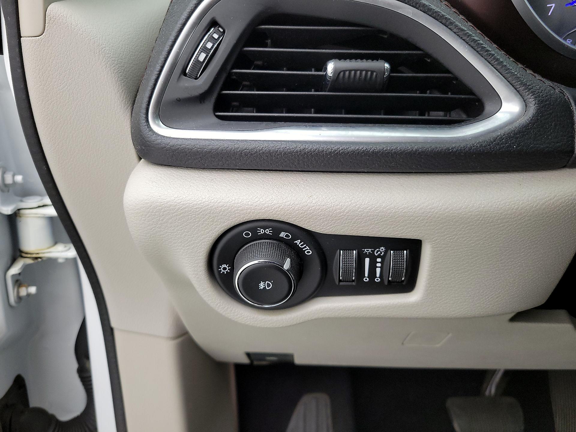 Thumbnail: 2018 Chrysler Pacifica - 13