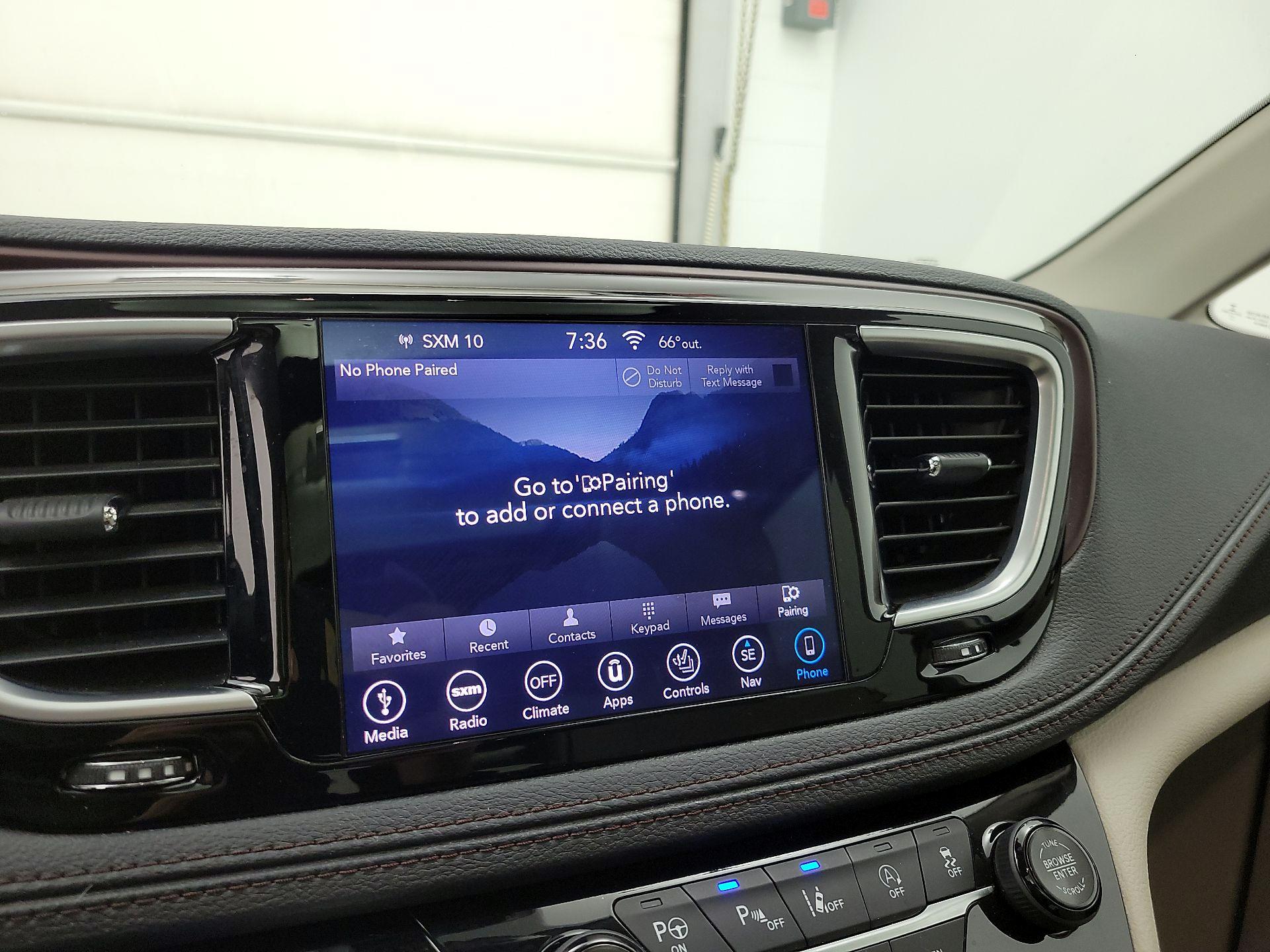 Thumbnail: 2018 Chrysler Pacifica - 15