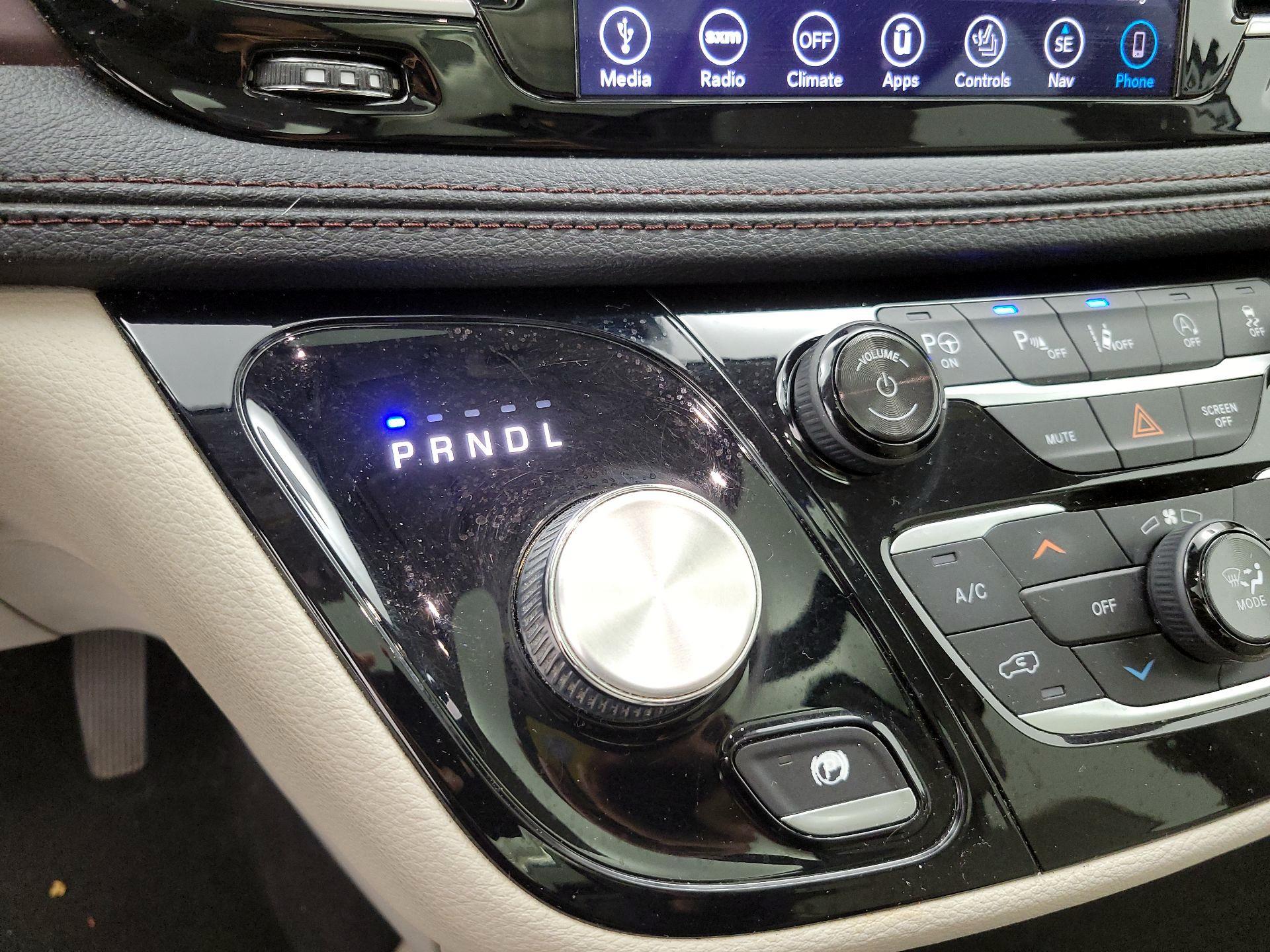 Thumbnail: 2018 Chrysler Pacifica - 17