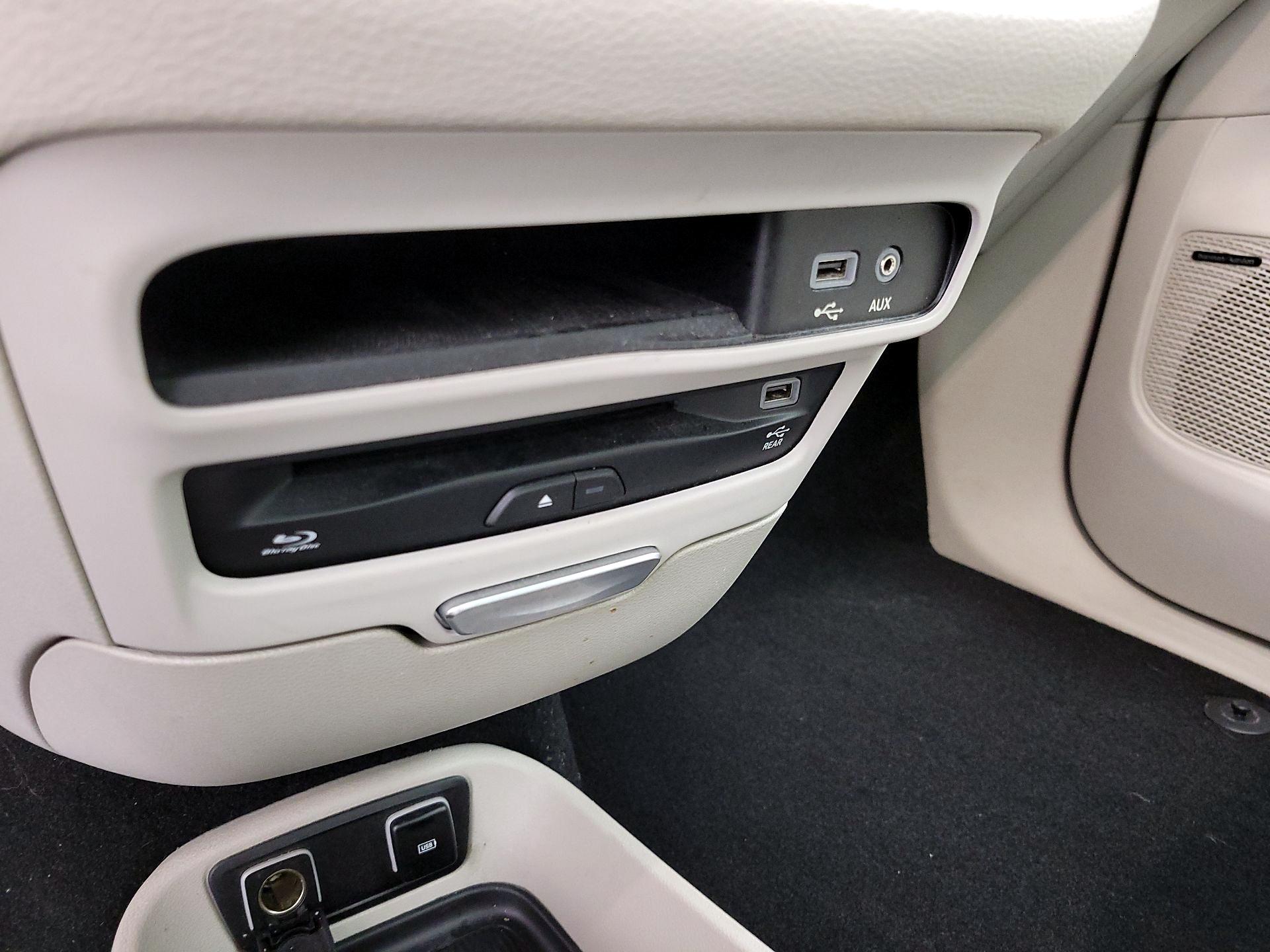 Thumbnail: 2018 Chrysler Pacifica - 18