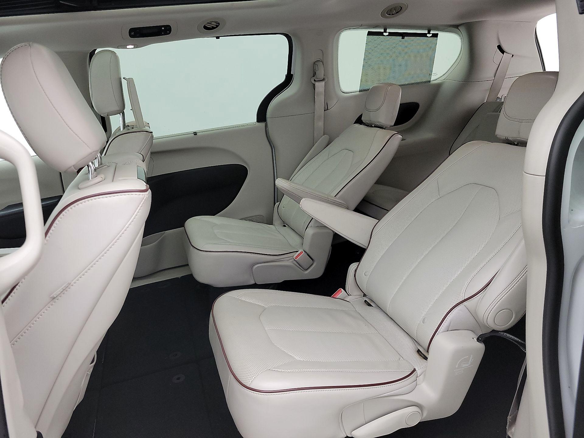 Thumbnail: 2018 Chrysler Pacifica - 20