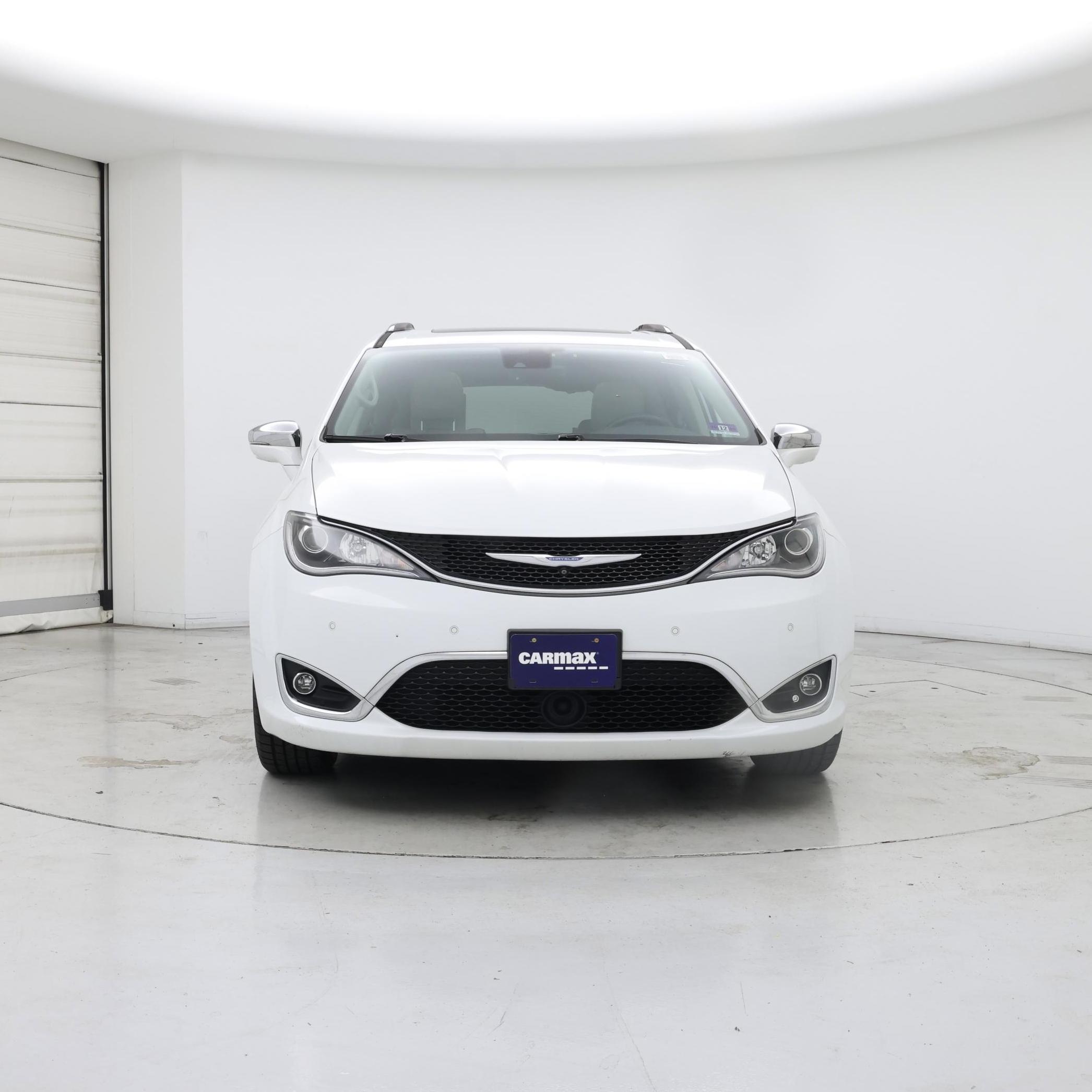 Thumbnail: 2018 Chrysler Pacifica - 5