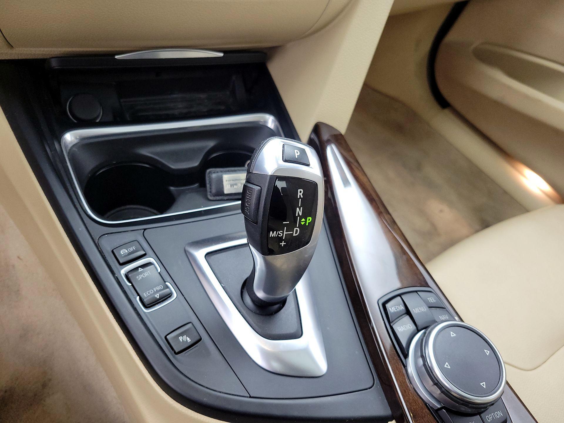 Thumbnail: 2015 BMW 3 Series - 17