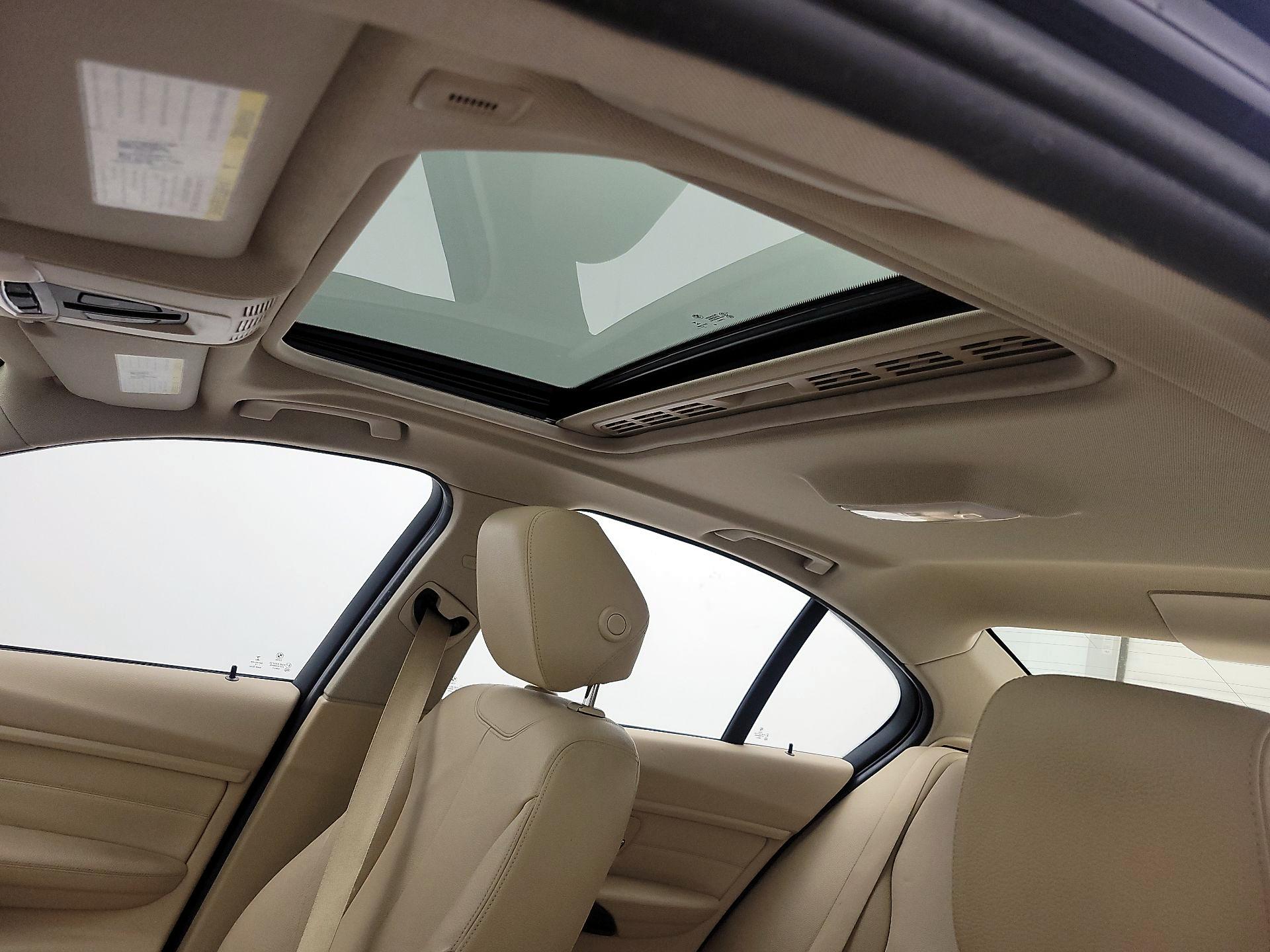 Thumbnail: 2015 BMW 3 Series - 18