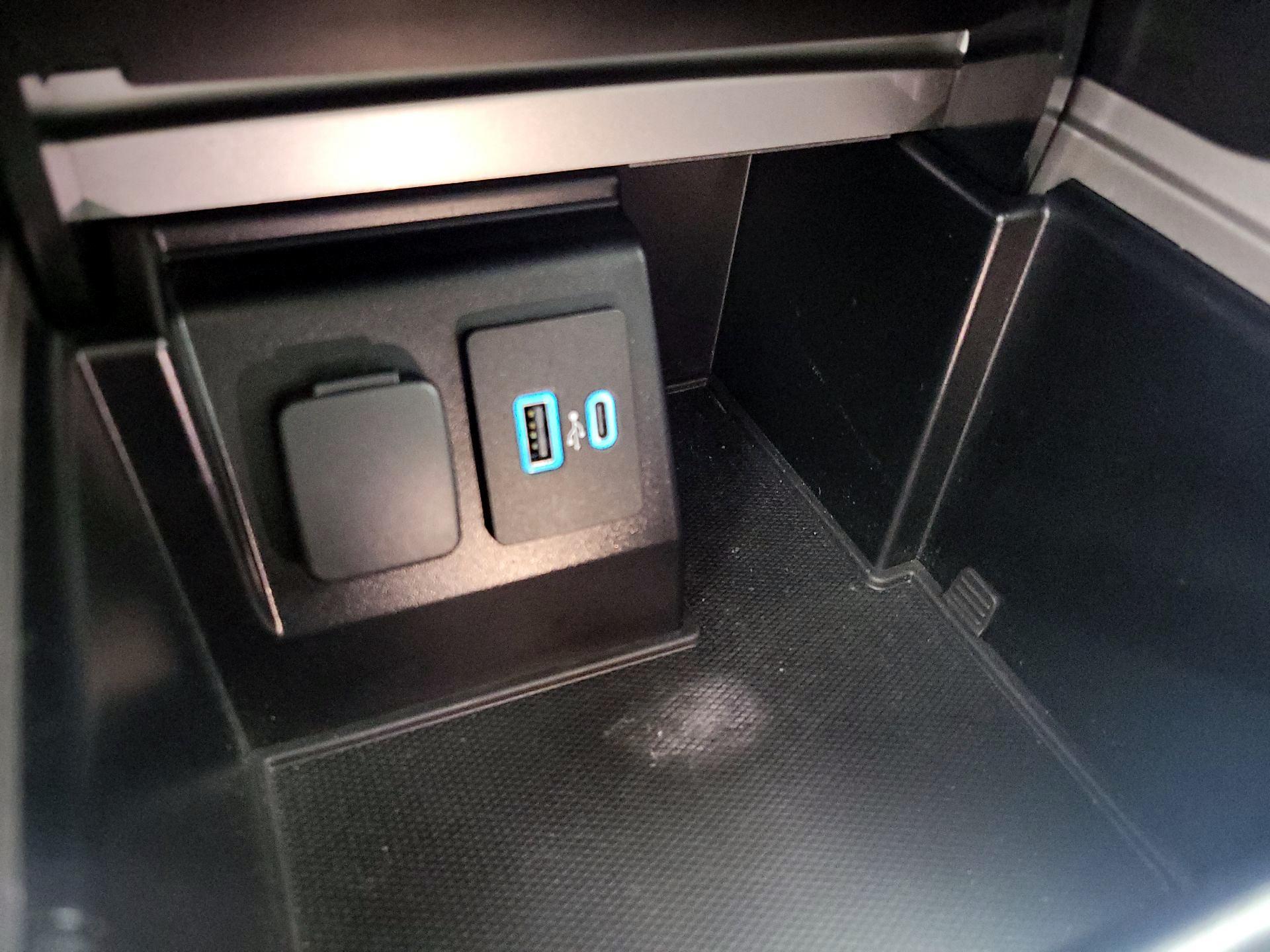 Thumbnail: 2020 Ford Explorer - 18