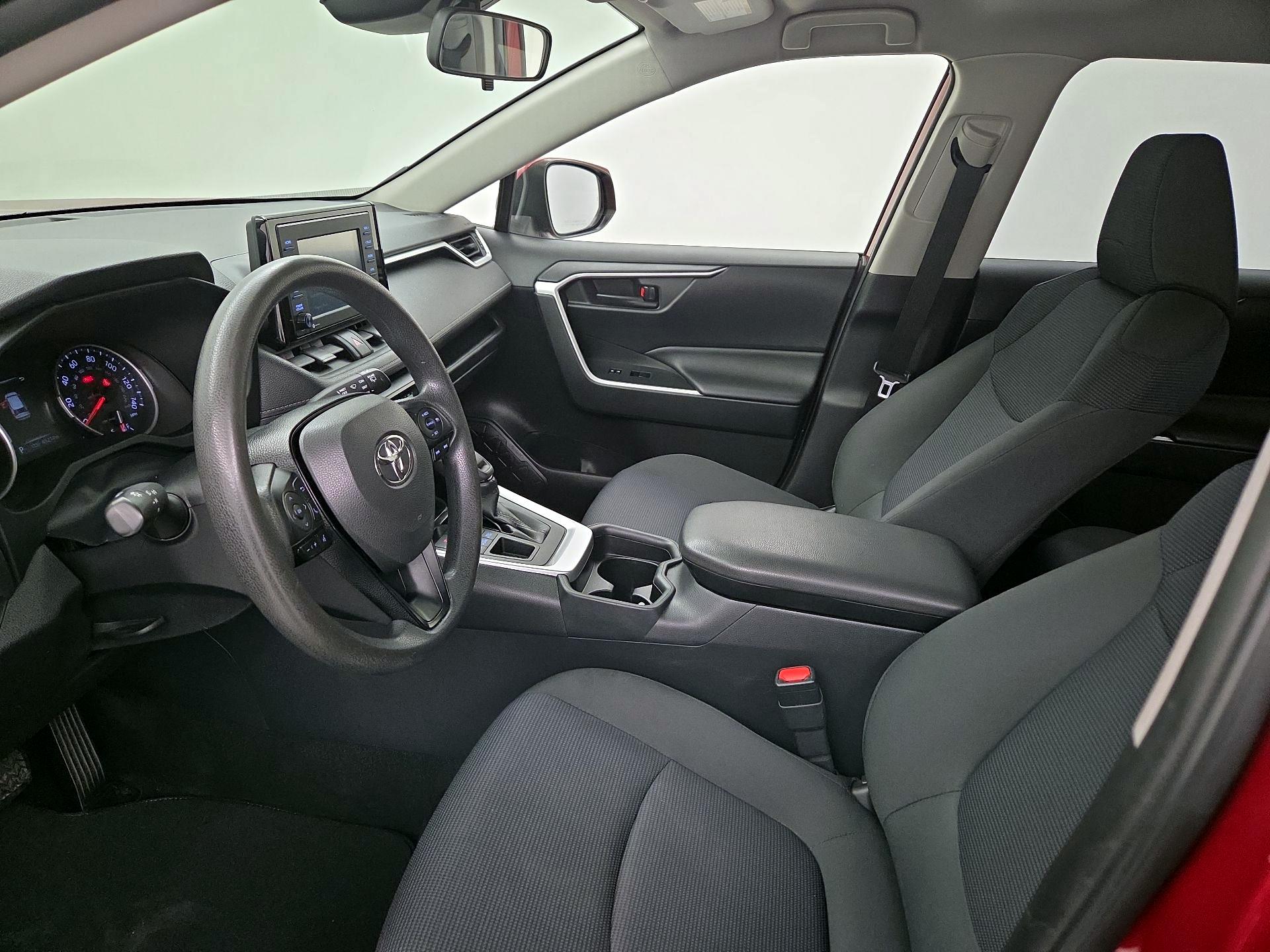 Thumbnail: 2020 Toyota RAV4 - 11