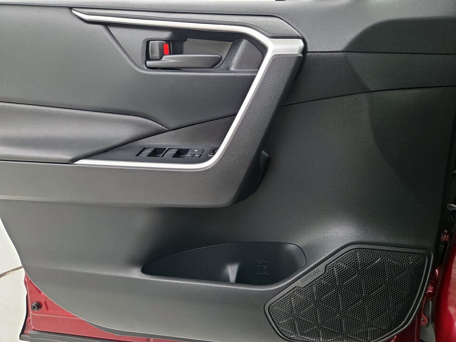 Thumbnail: 2020 Toyota RAV4 - 12