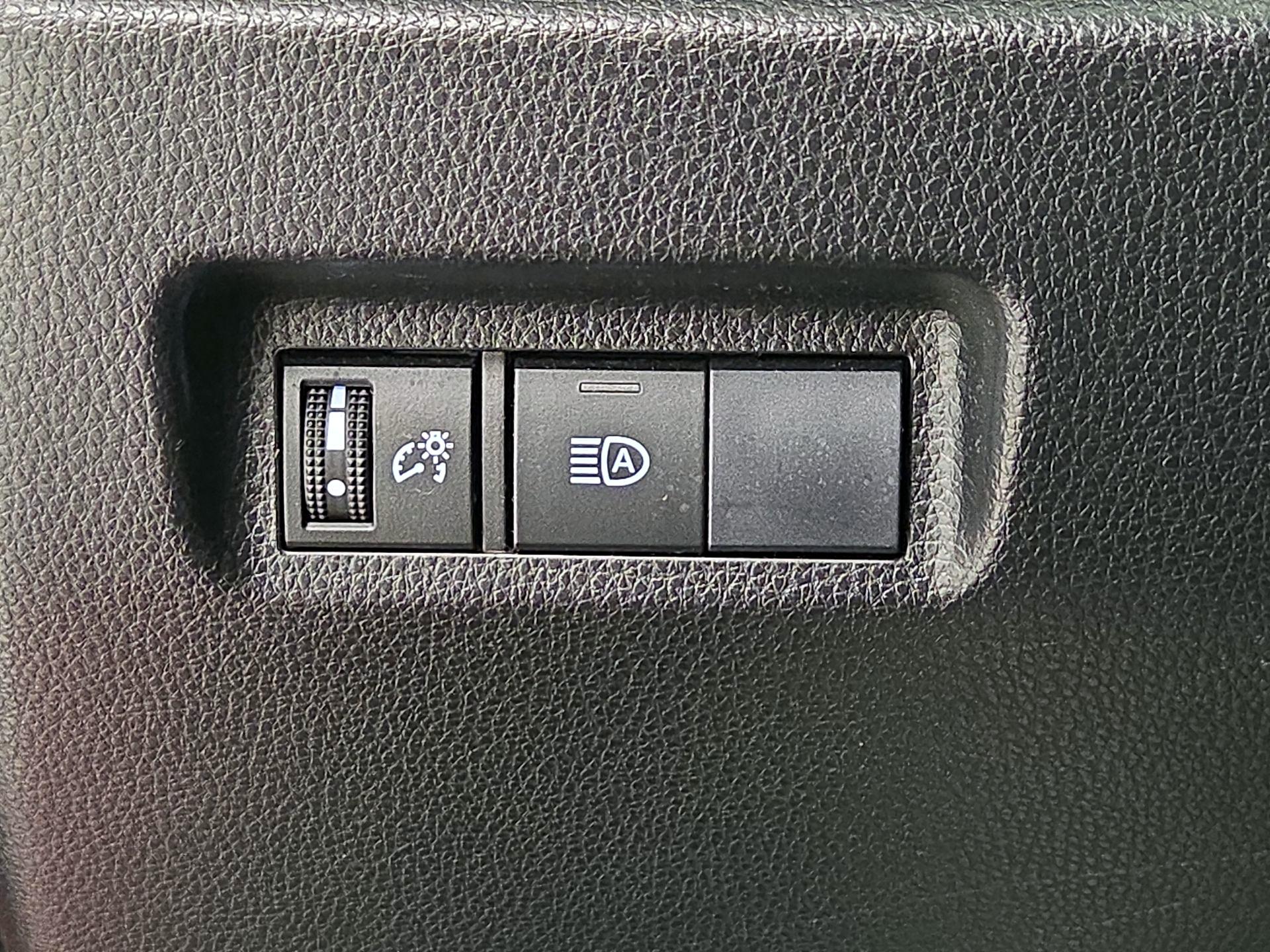 Thumbnail: 2020 Toyota RAV4 - 13