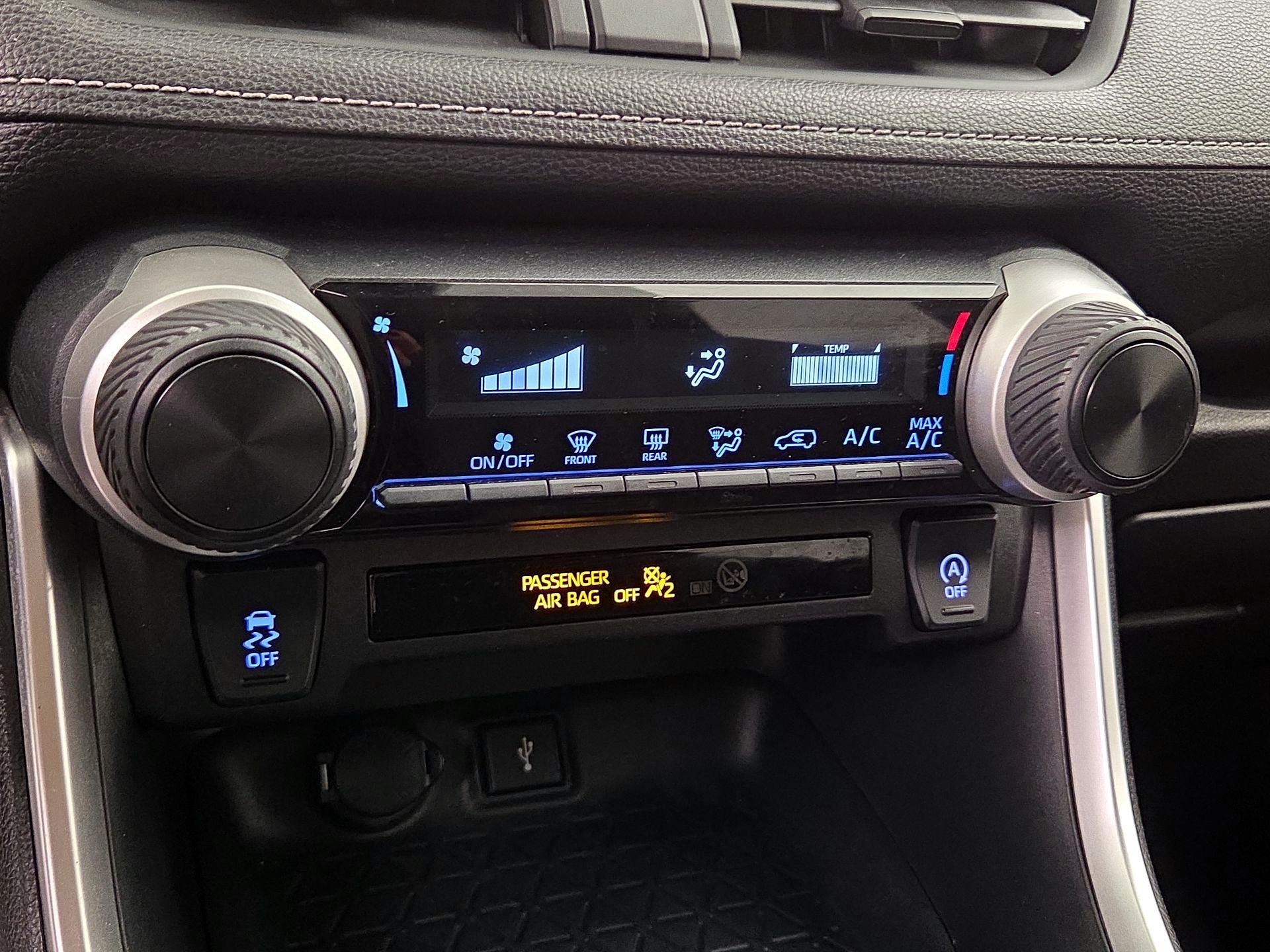 Thumbnail: 2020 Toyota RAV4 - 16