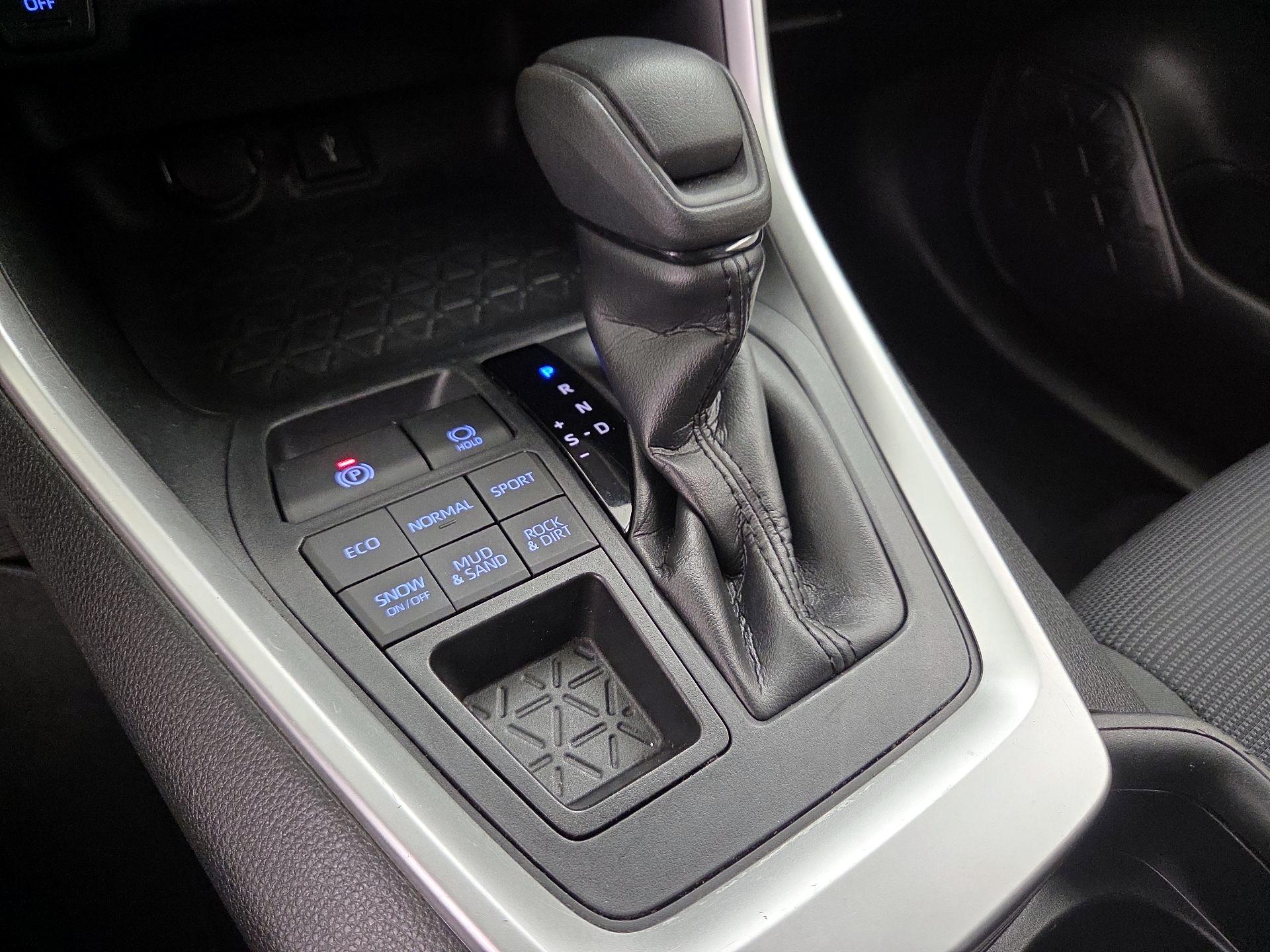 Thumbnail: 2020 Toyota RAV4 - 17