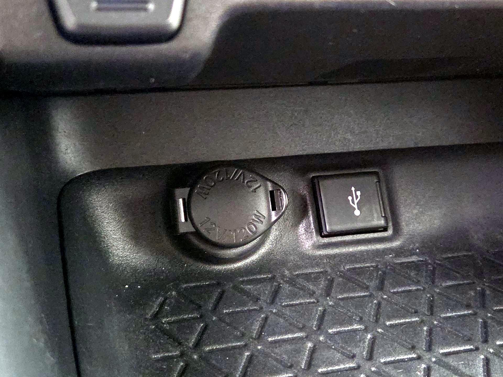 Thumbnail: 2020 Toyota RAV4 - 18