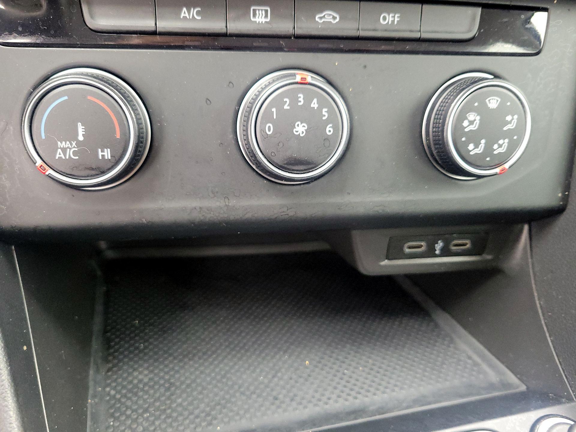 Thumbnail: 2022 Volkswagen Jetta - 16