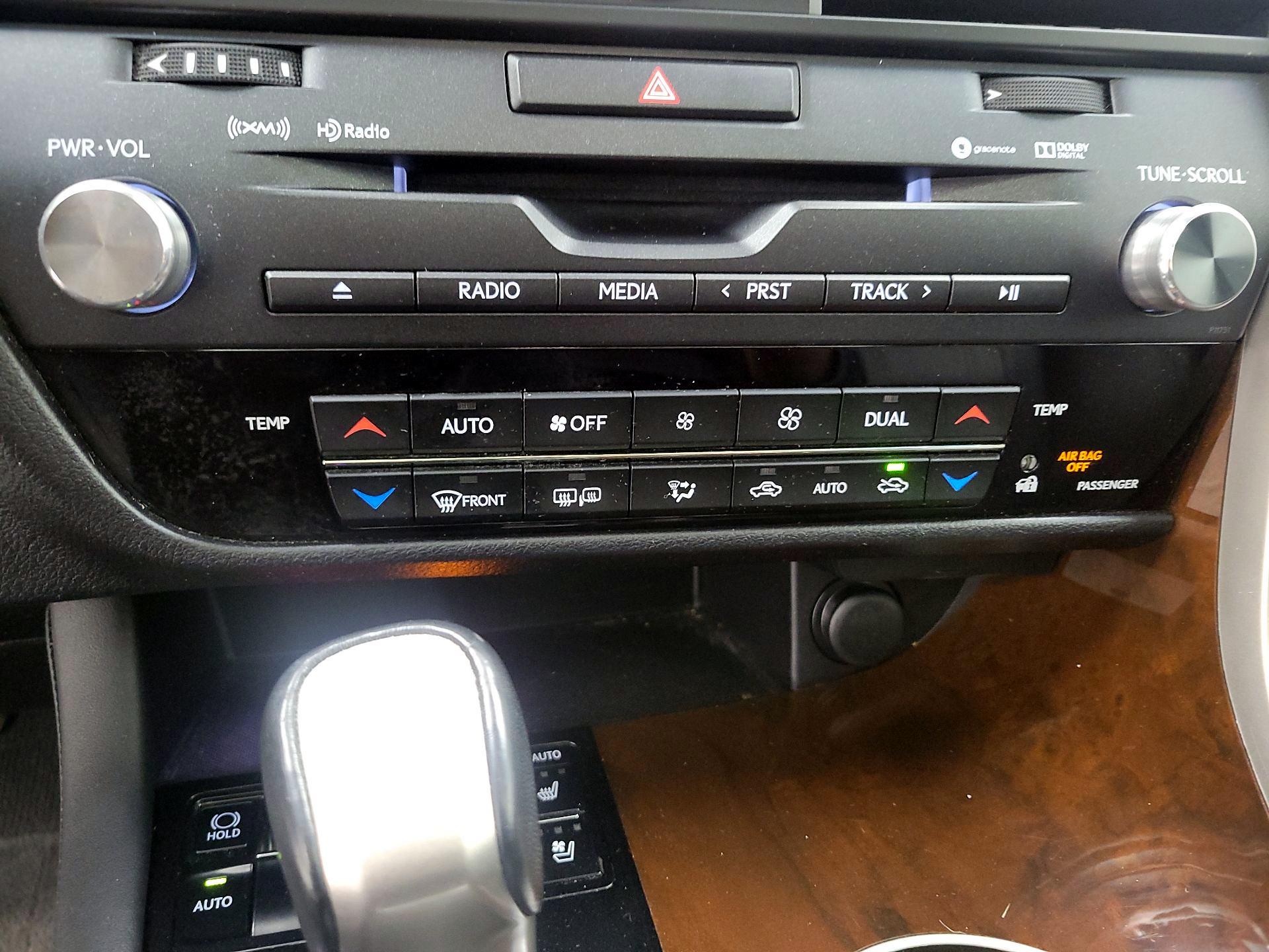 Thumbnail: 2019 Lexus RX - 17