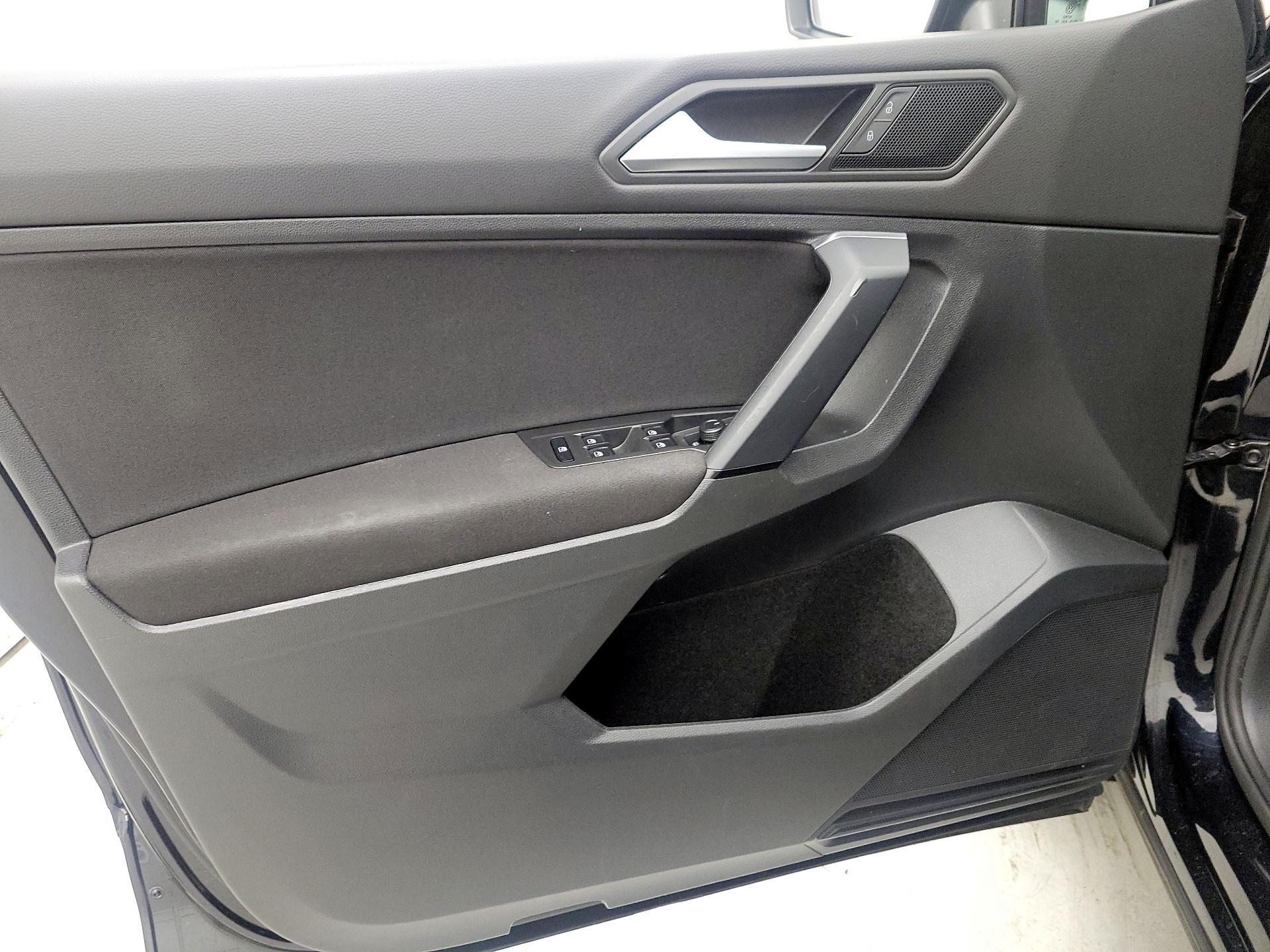 Thumbnail: 2019 Volkswagen Tiguan - 12