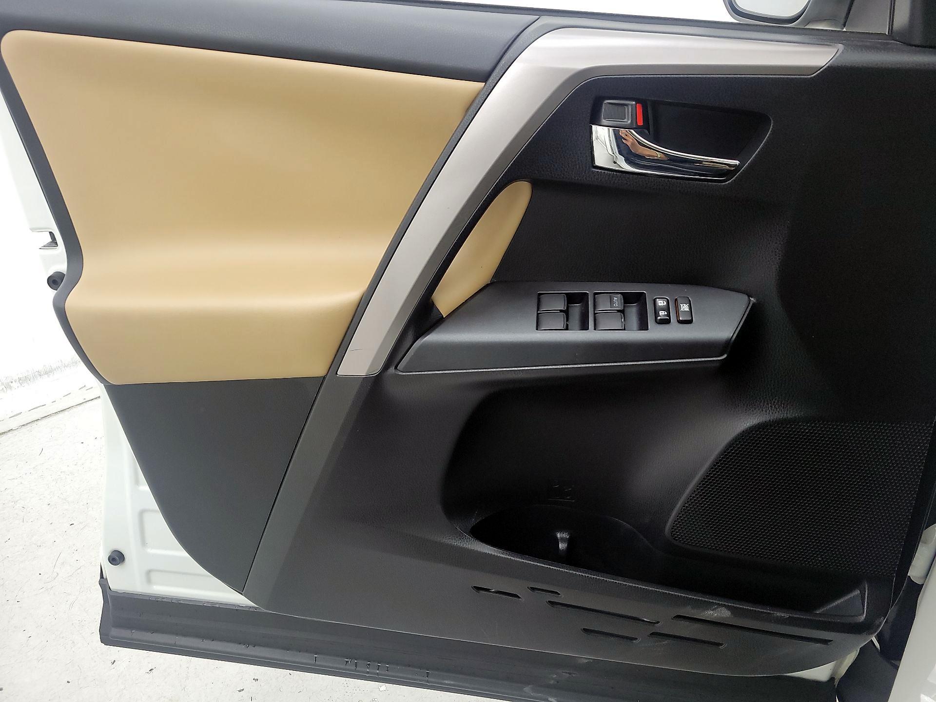 Thumbnail: 2018 Toyota RAV4 - 12