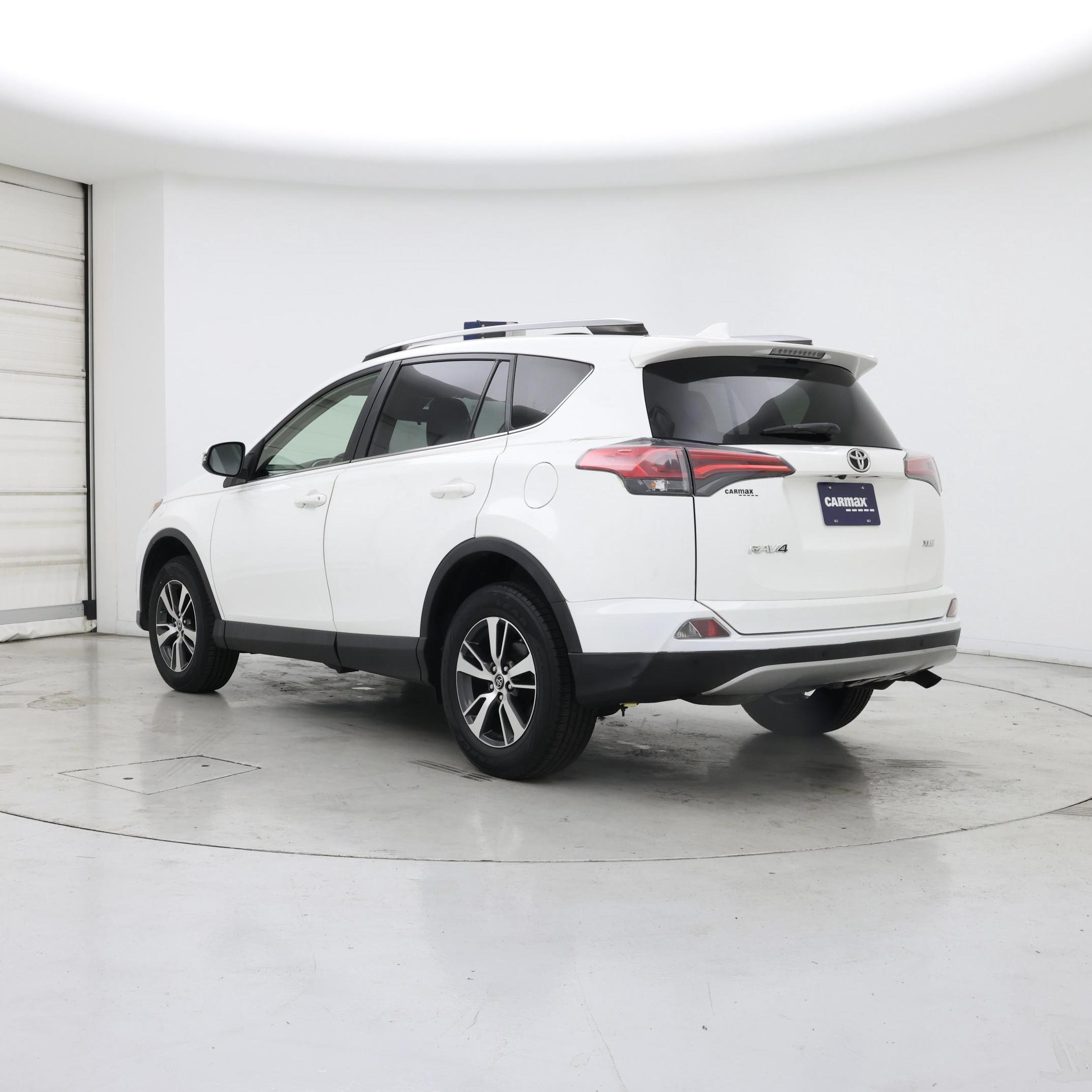 Thumbnail: 2018 Toyota RAV4 - 2