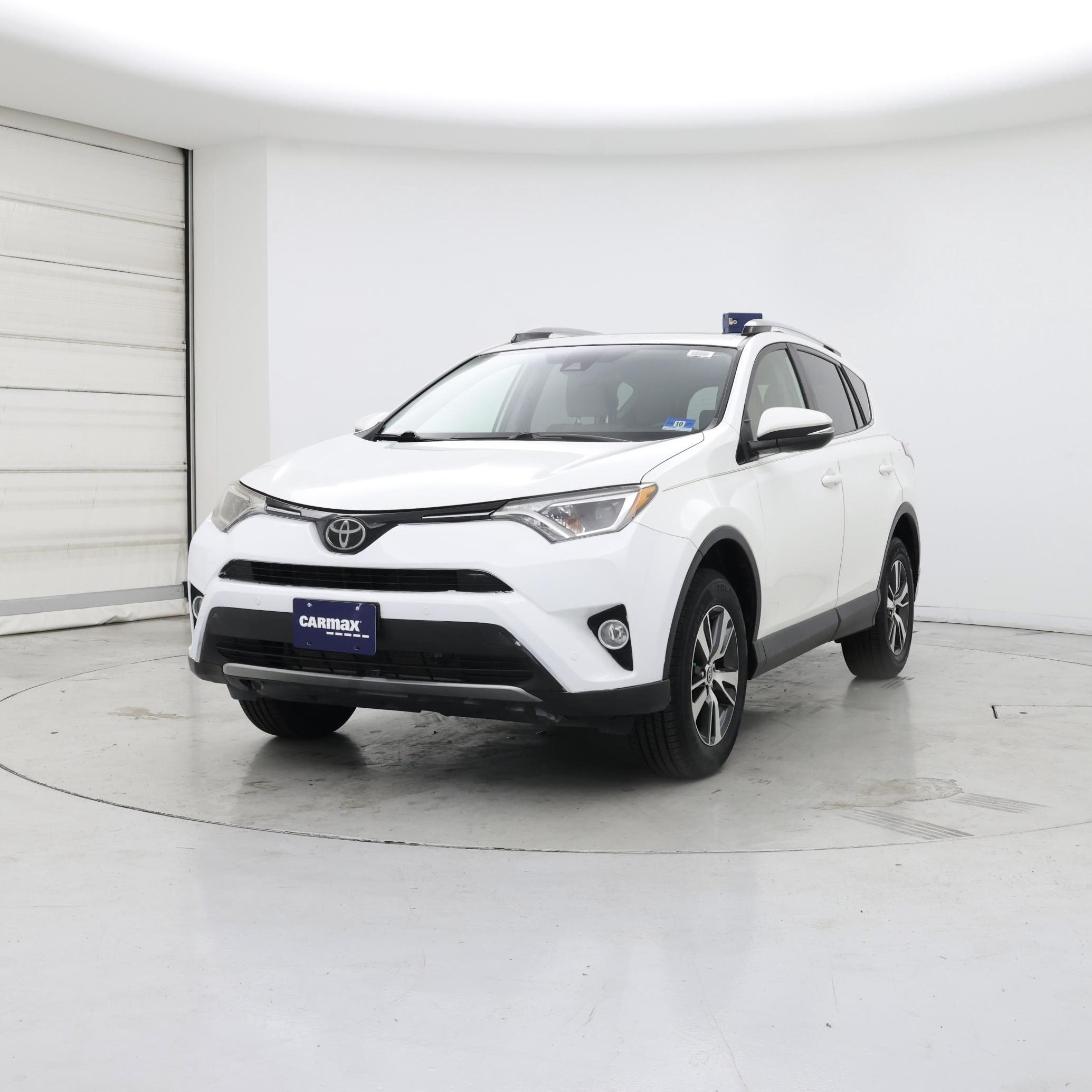 Thumbnail: 2018 Toyota RAV4 - 4