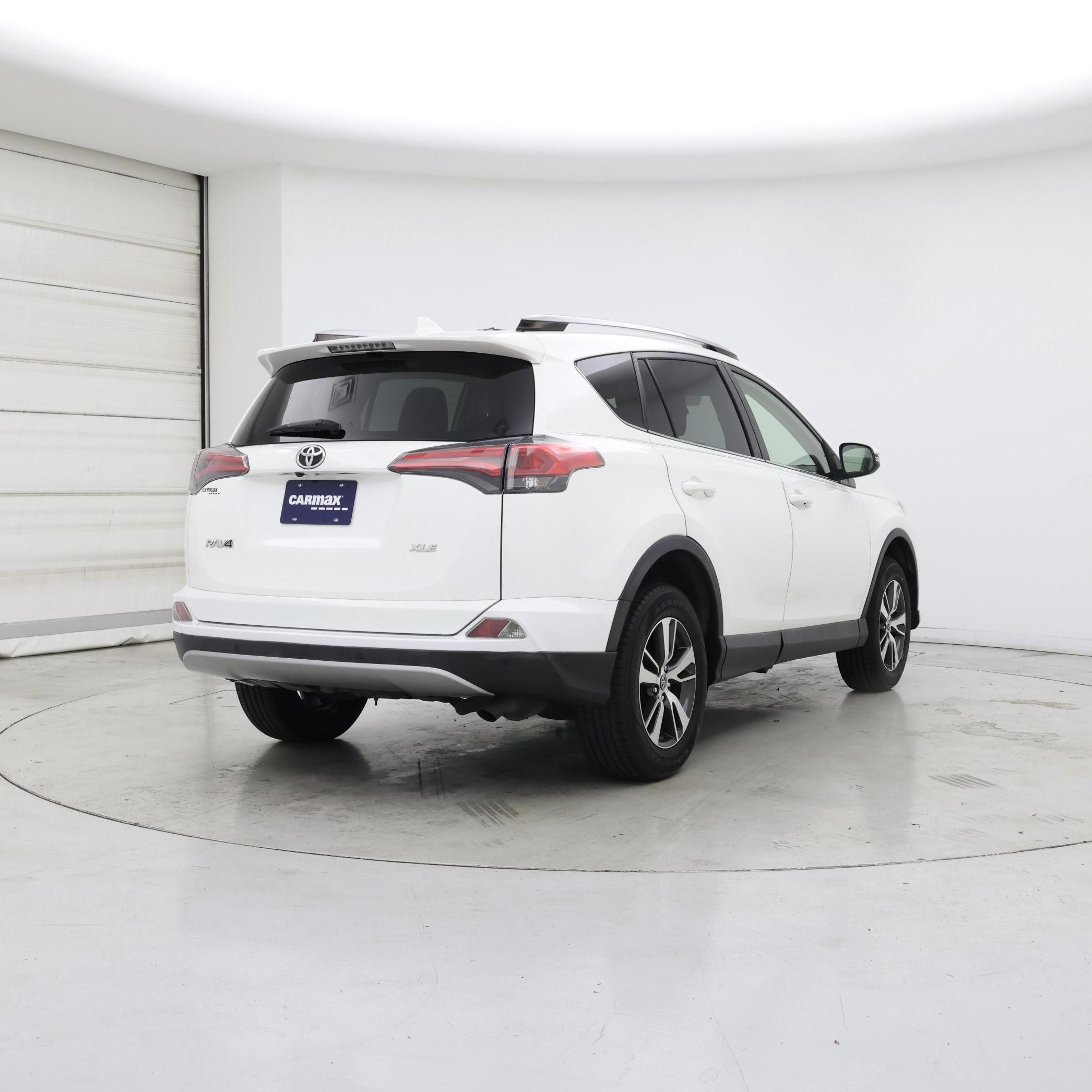 Thumbnail: 2018 Toyota RAV4 - 8