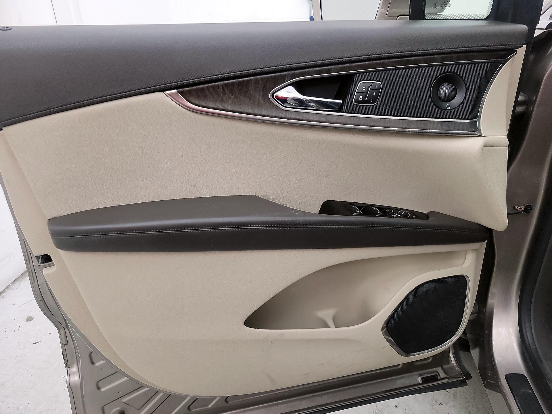 Thumbnail: 2019 Lincoln Nautilus - 12