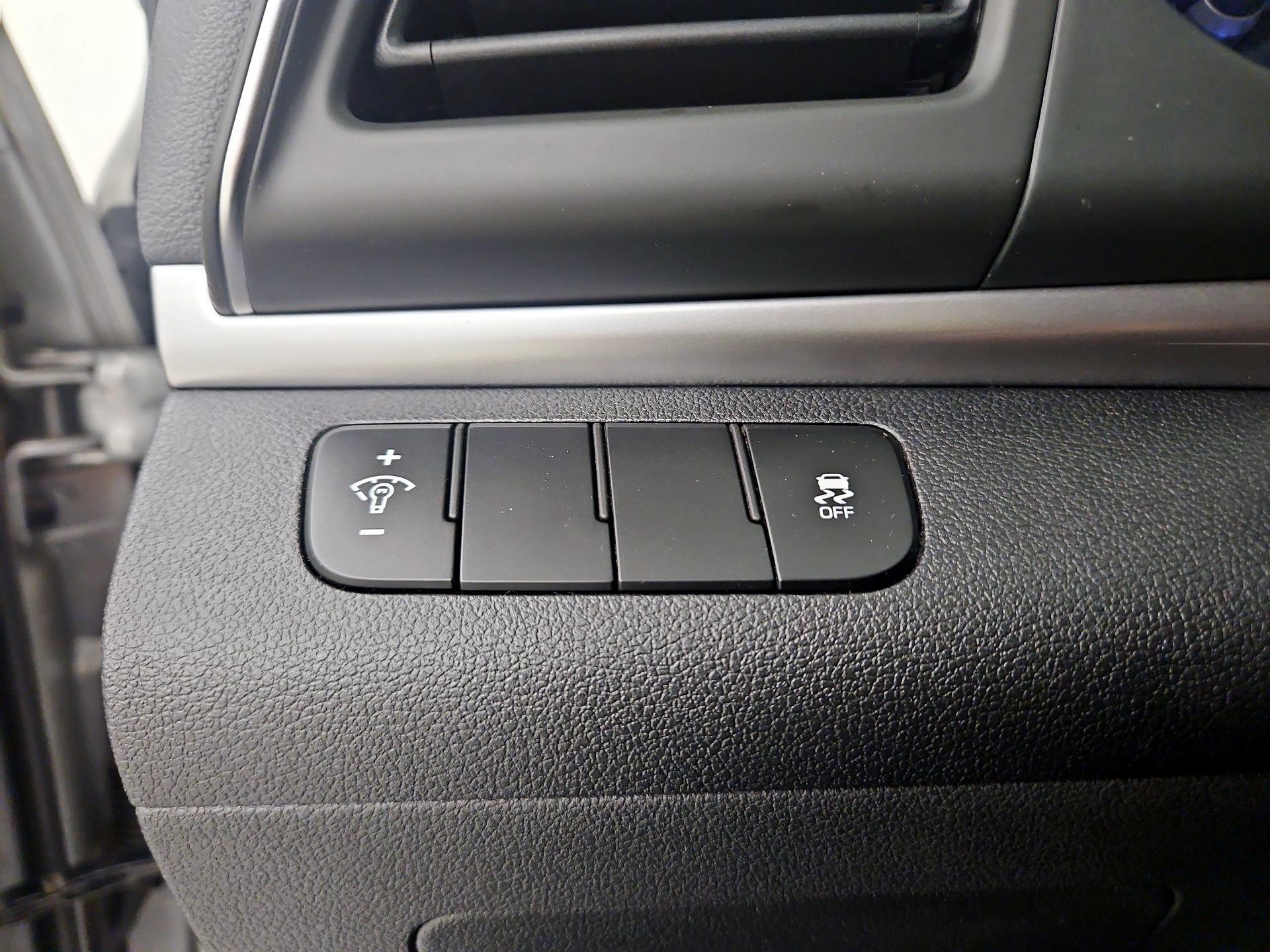 Thumbnail: 2019 Hyundai Elantra - 13